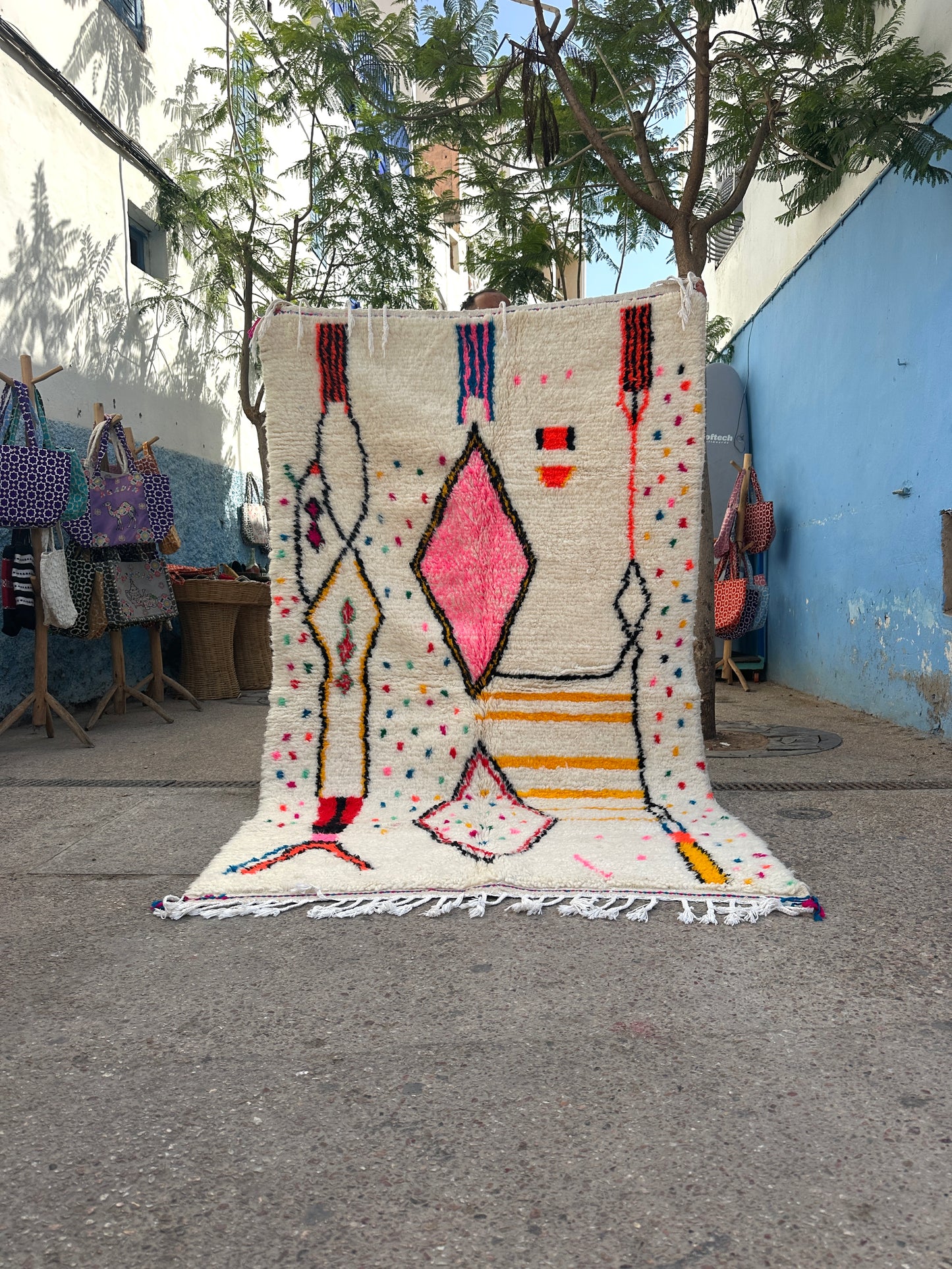Handmade Azilal Rug, size 250 x 150 cm || 8.2 x 4.92 ft