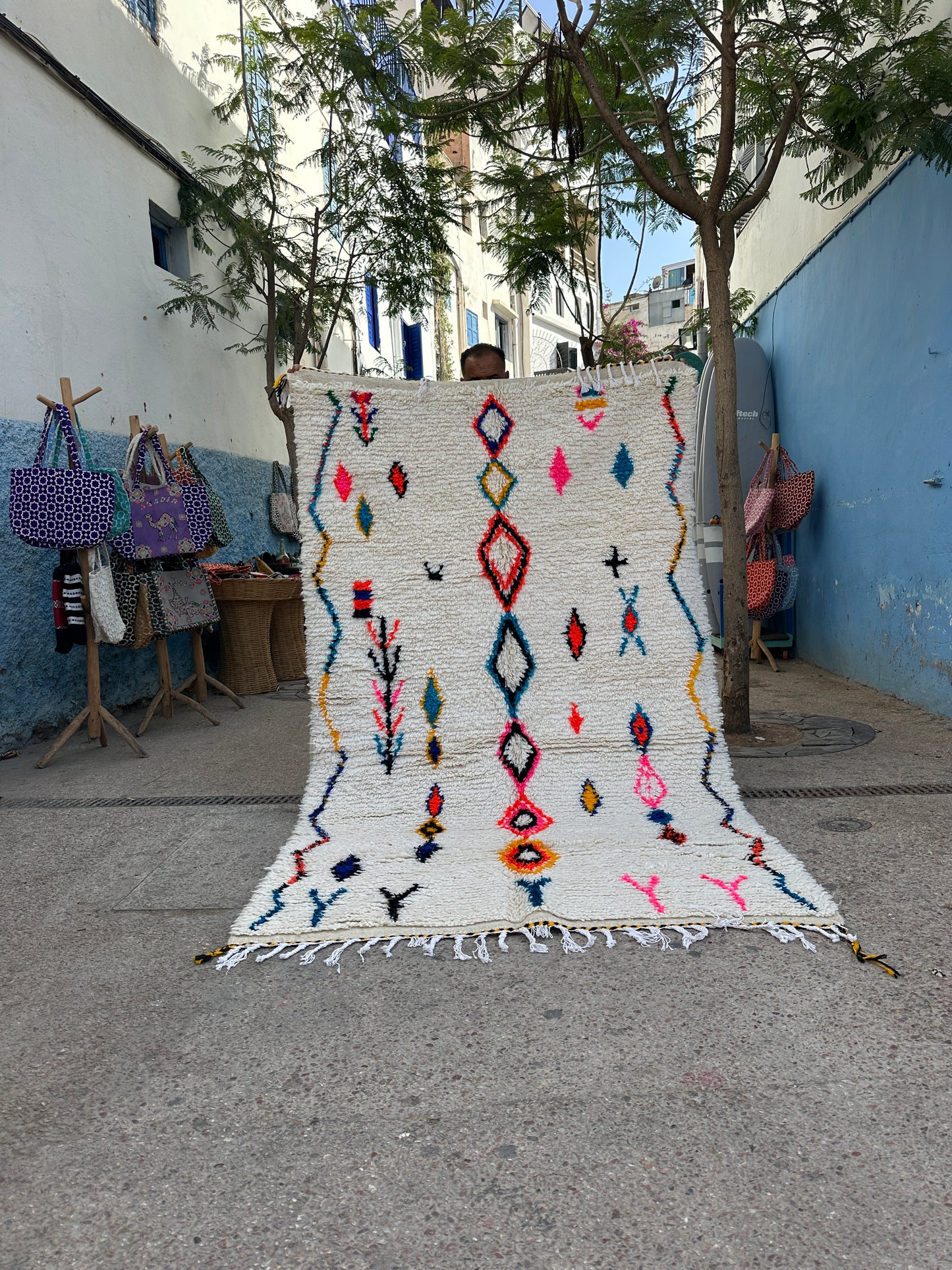 Handmade Azilal Rug, size 250 x 150 cm || 8.2 x 4.92 ft