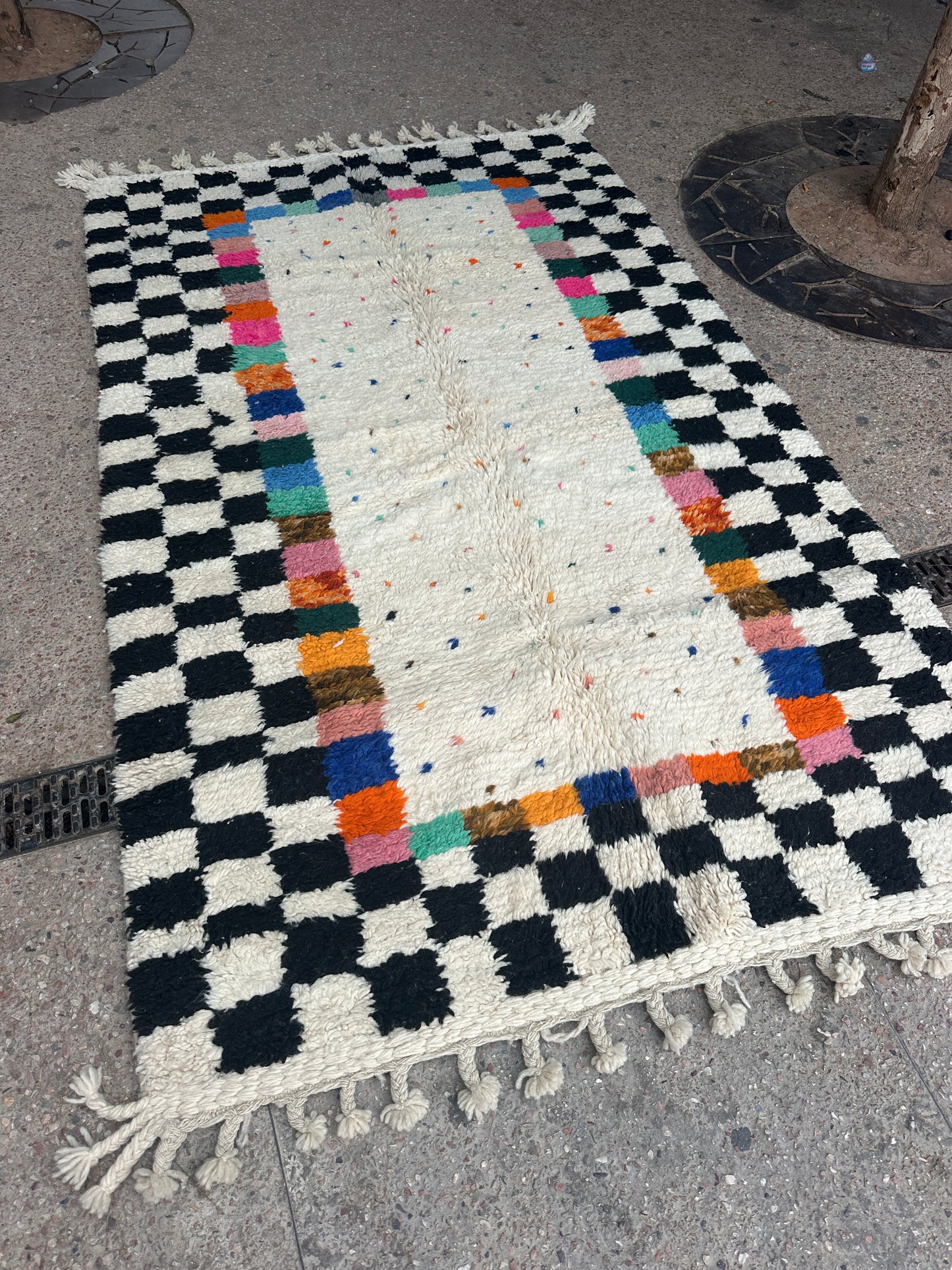 Handmade Beni Ouarain, size 250 x 150 cm || 8.2 x 4.92 ft