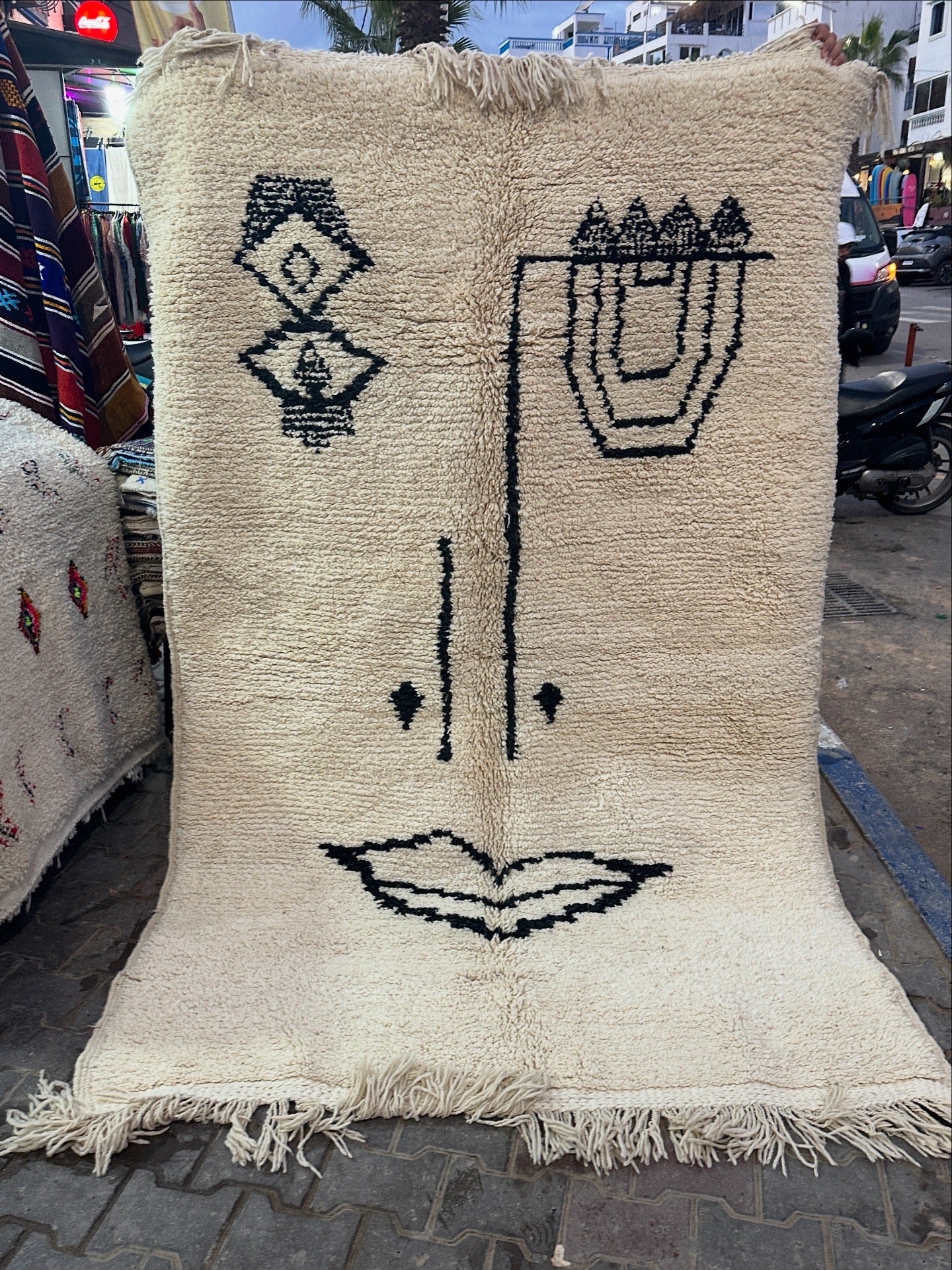 Beni Ouarain Rug size 250 x 150 cm || 8.2 x 4.92 ft