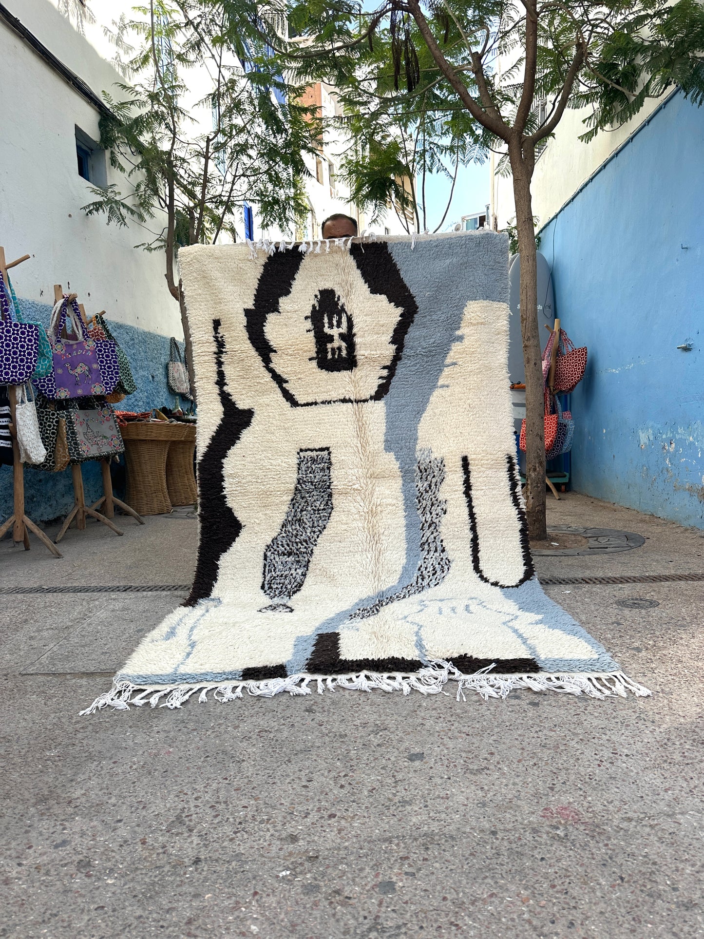 Handmade Azilal Rug, size 250 x 150 cm || 8.2 x 4.92 ft