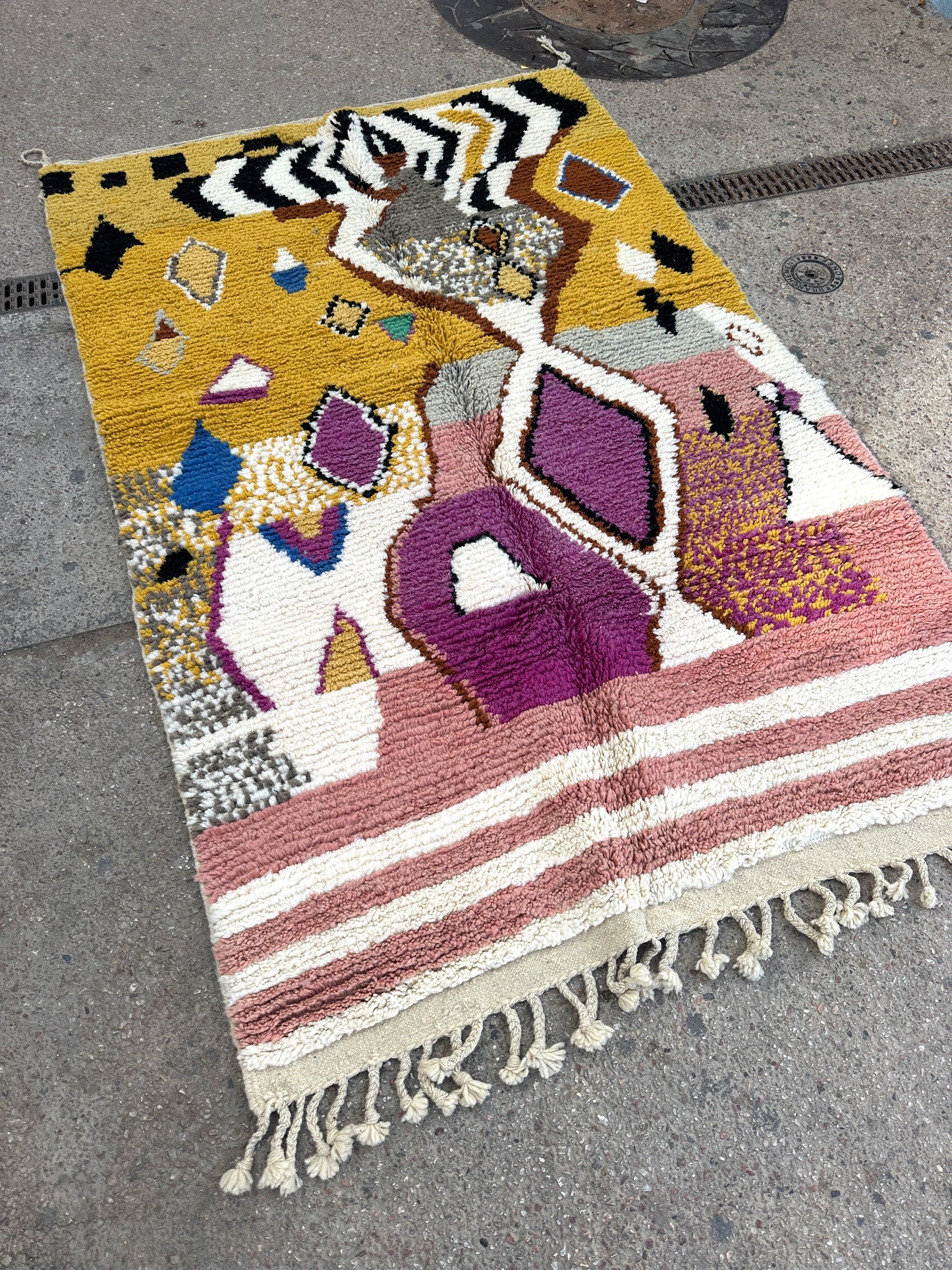Handmade Beni Ouarain, size 250 x 150 cm || 8.2 x 4.92 ft