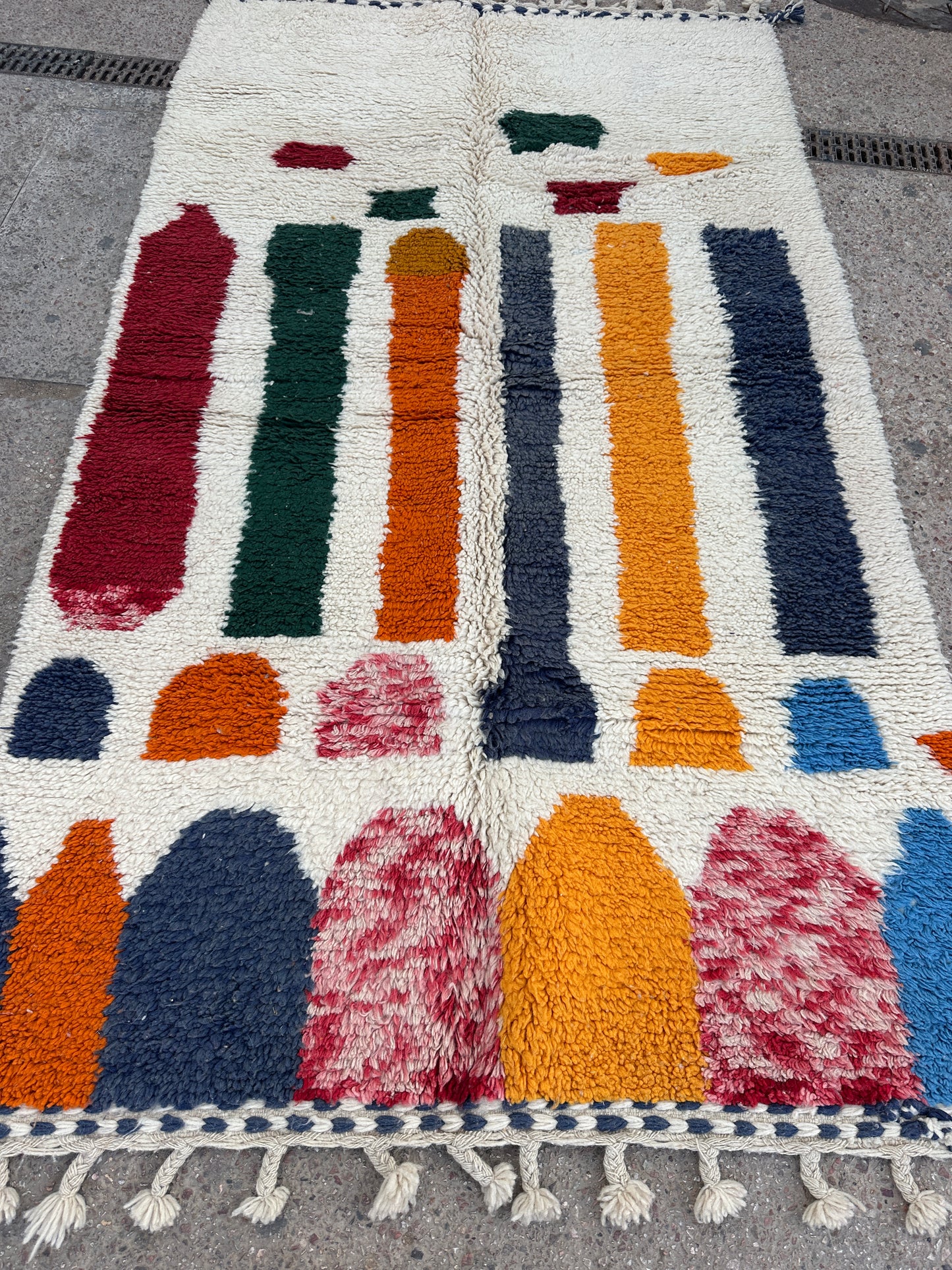 Handmade Beni Ouarain, size 250 x 150 cm || 8.2 x 4.92 ft