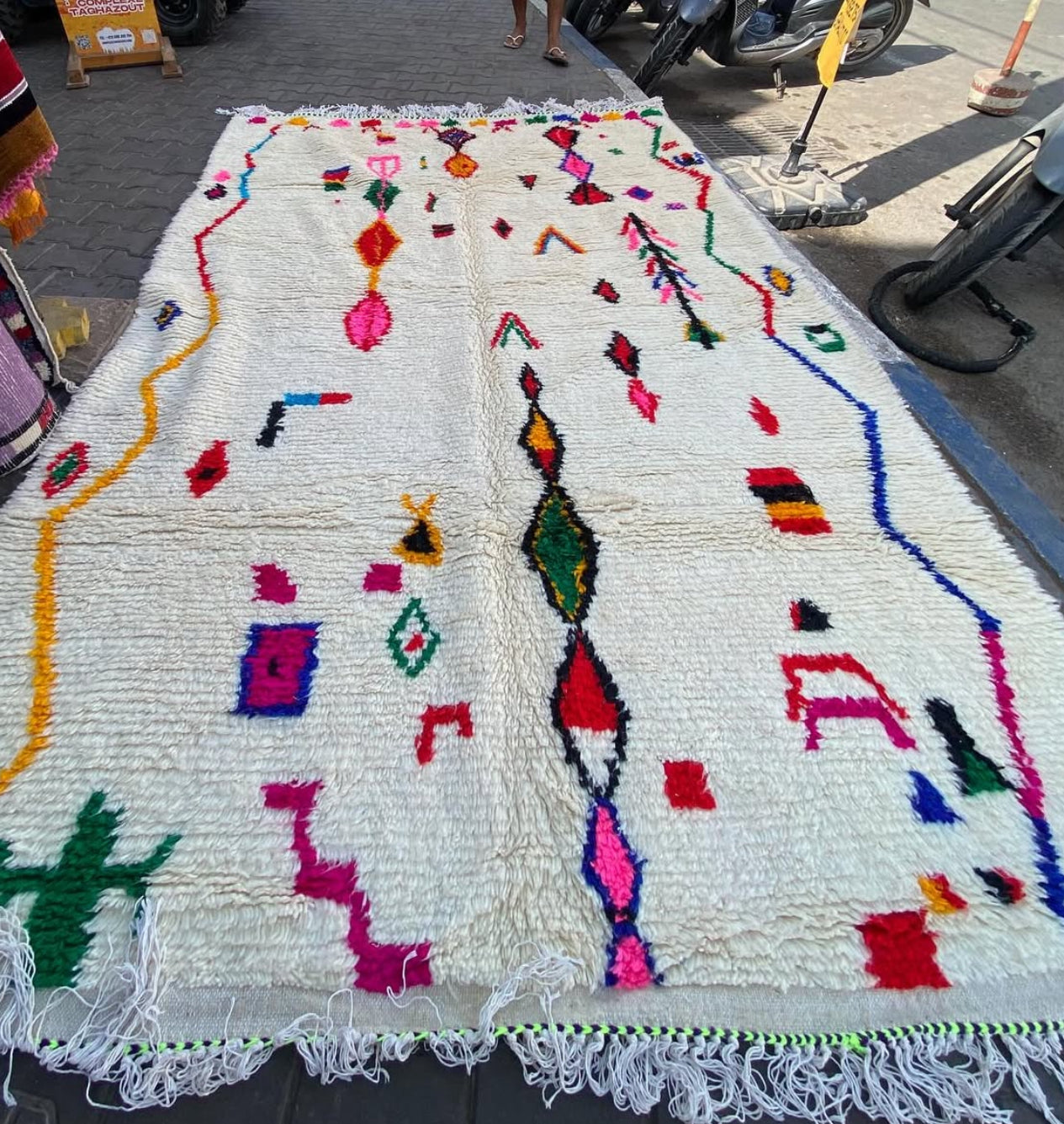 Handmade Azilal Rug, size 300 x 200 cm || 9.84 x 6.56 ft