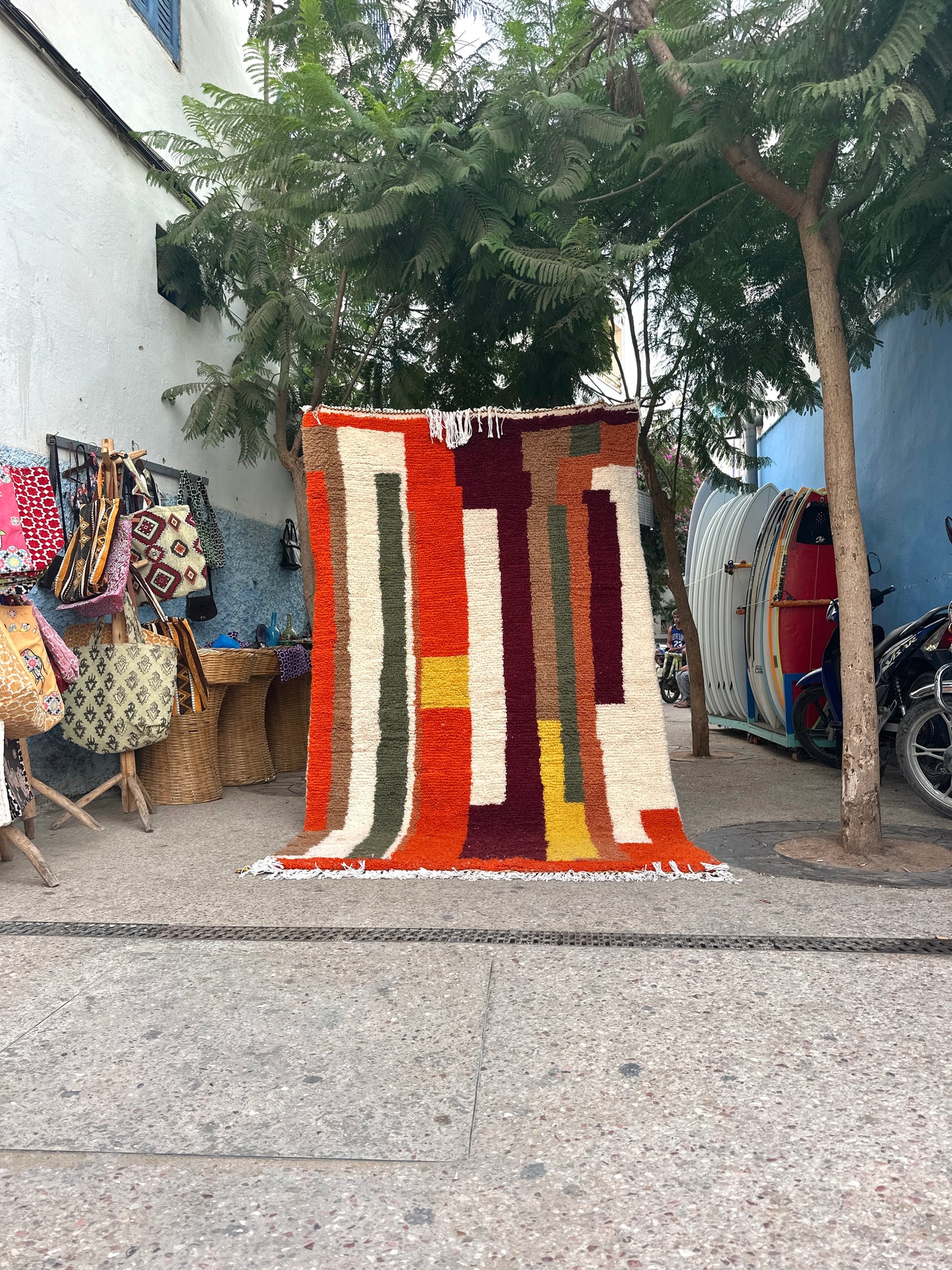 Handmade Azilal Rug, size 250 x 150 cm || 8.2 x 4.92 ft