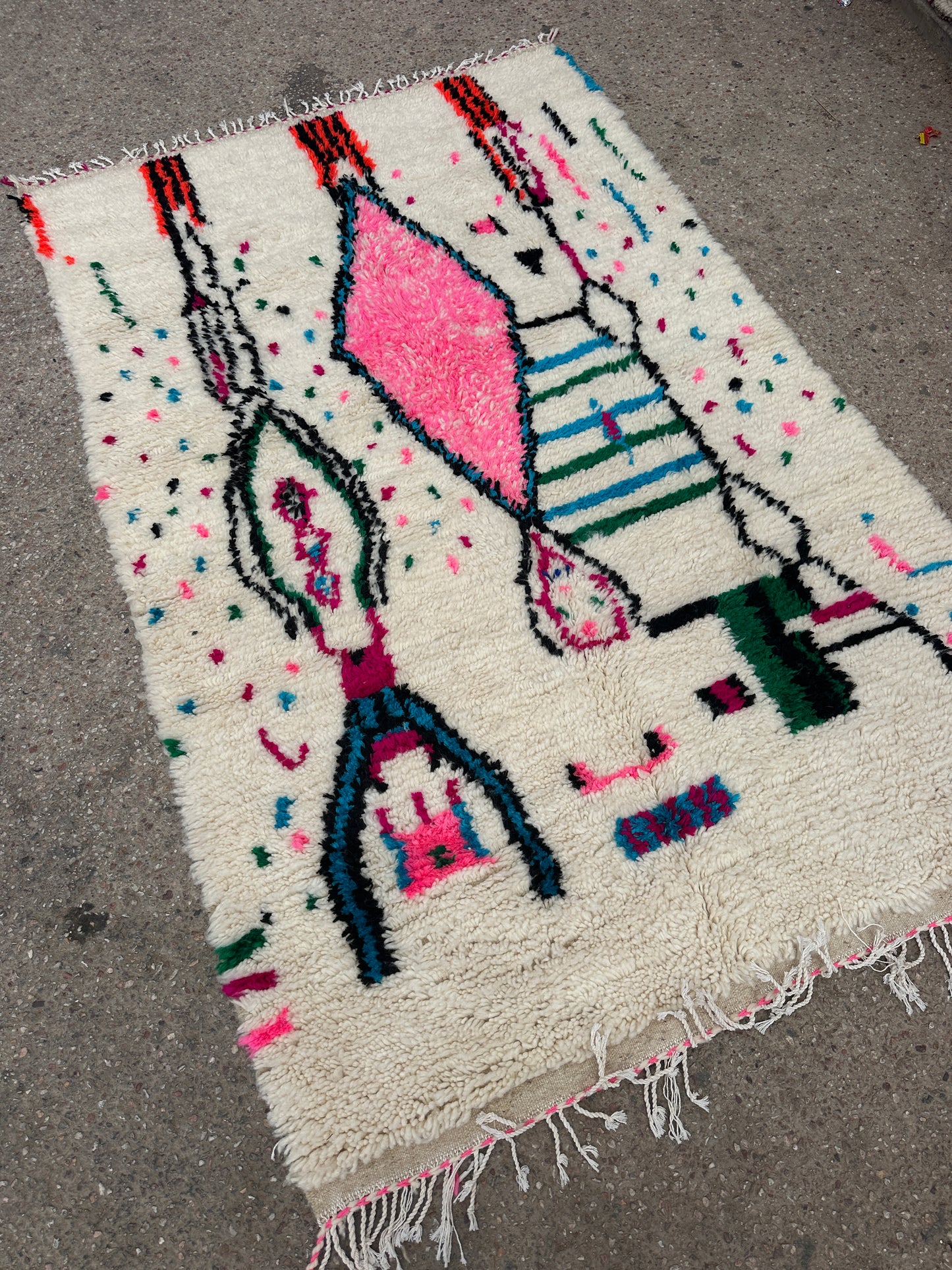 Handmade Azilal Rug, size 250 x 150 cm || 8.2 x 4.92 ft