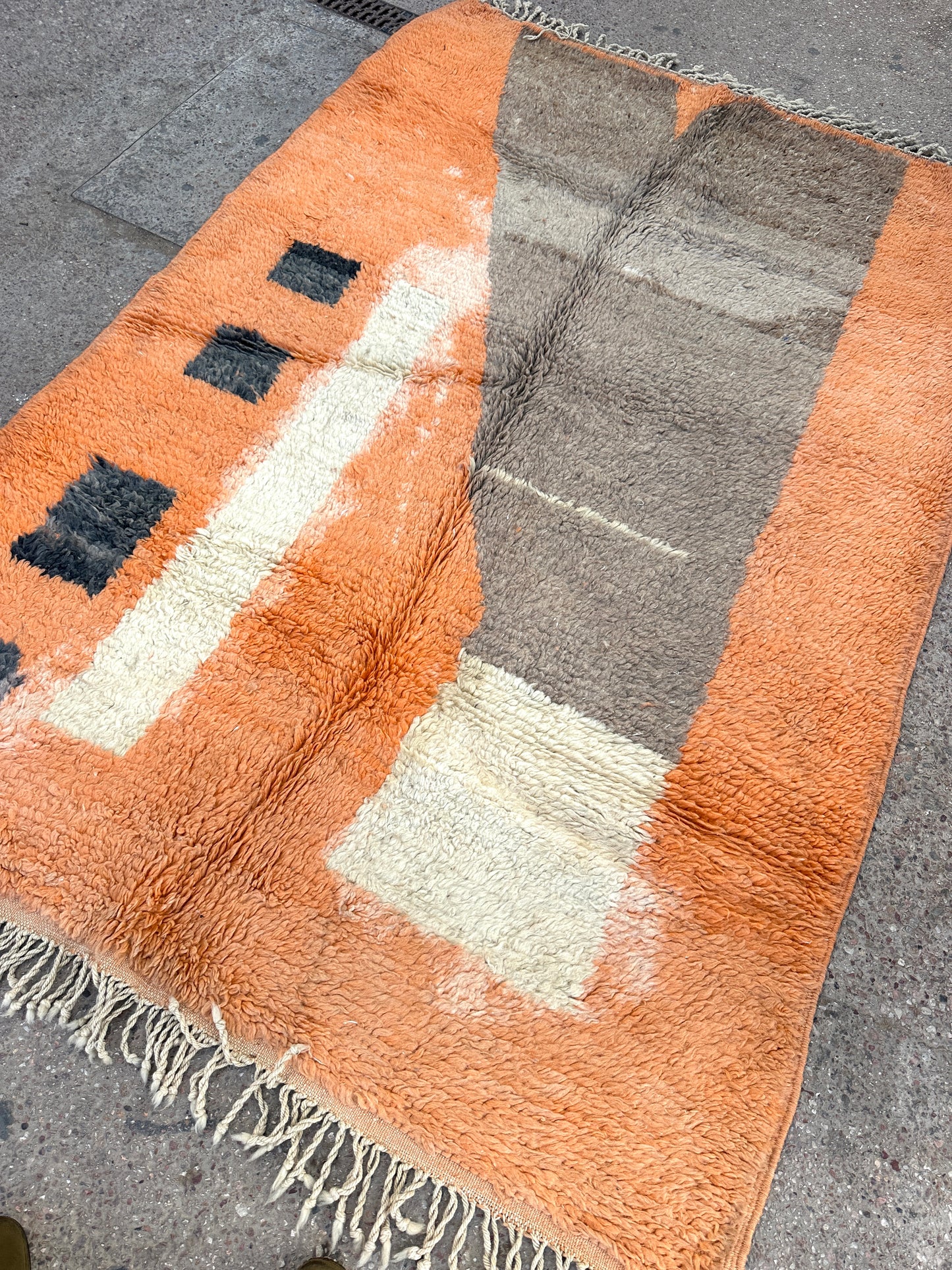 Handmade Azilal Rug, size 250 x 150 cm || 8.2 x 4.92 ft