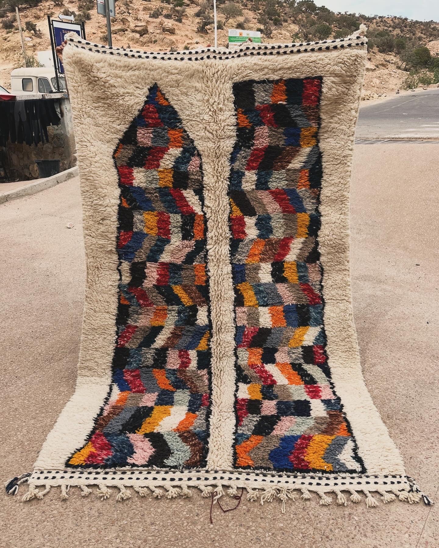 Beni Ouarain Rug size 250 x 150 cm || 8.2 x 4.92 ft