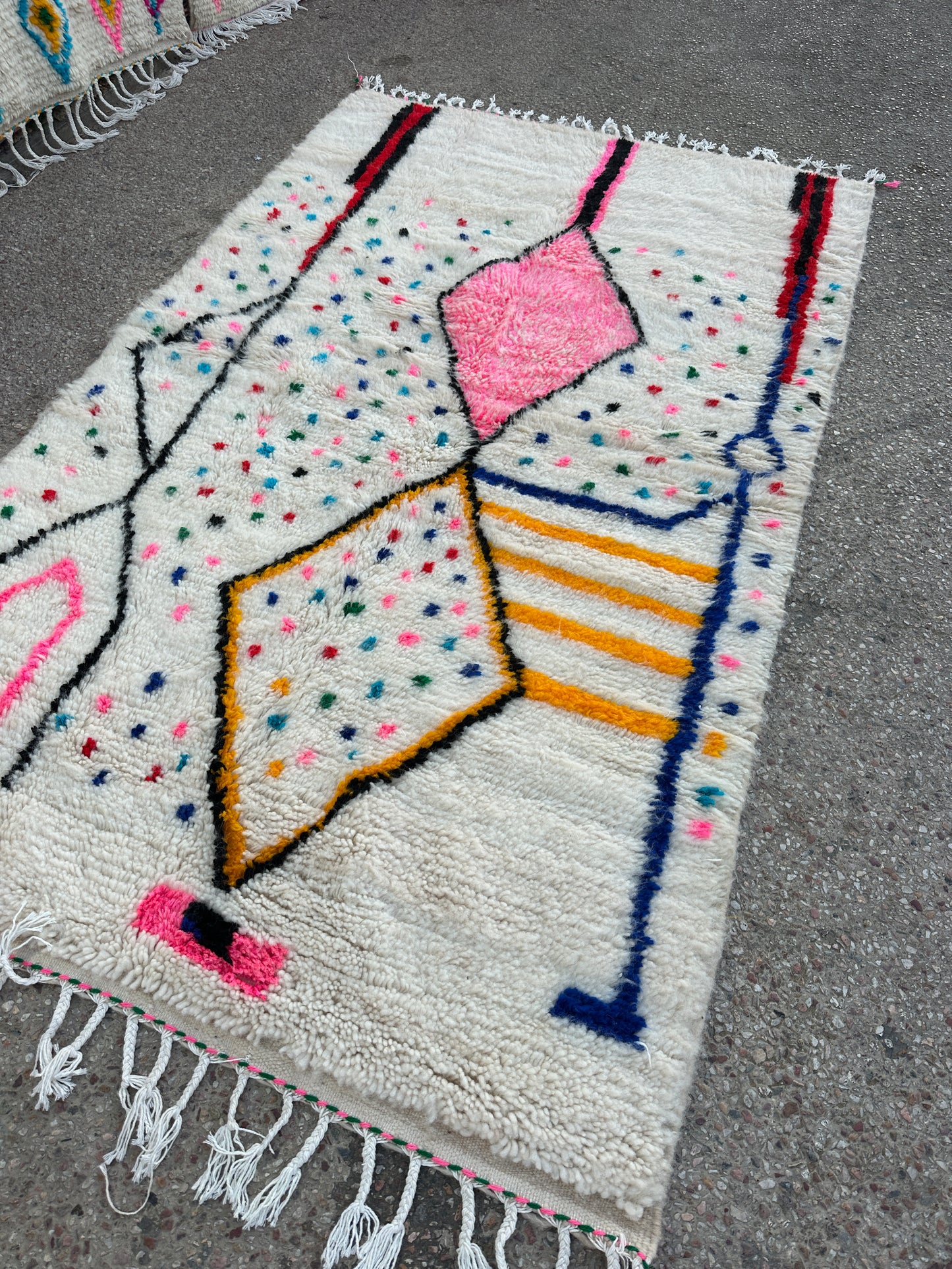 Handmade Azilal Rug, size 250 x 150 cm || 8.2 x 4.92 ft