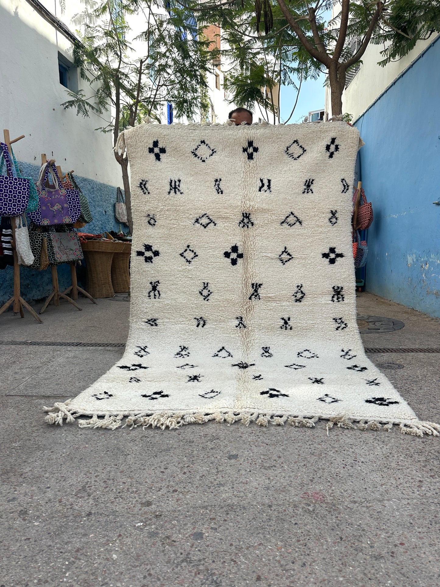 Handmade Beni Ouarain, size 250 x 150 cm || 8.2 x 4.92 ft