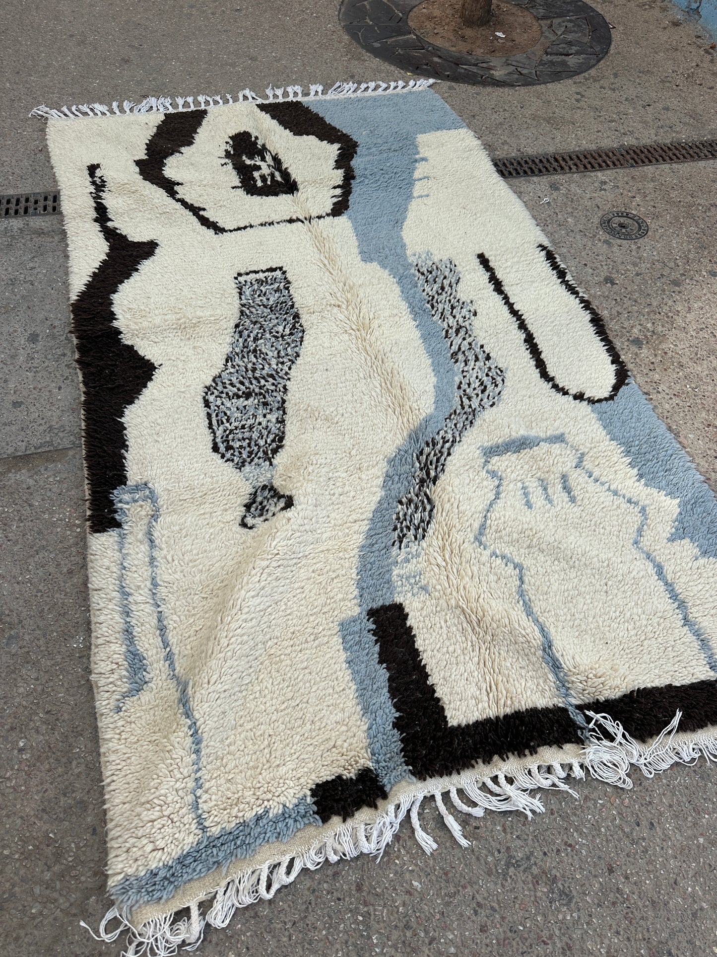 Handmade Azilal Rug, size 250 x 150 cm || 8.2 x 4.92 ft