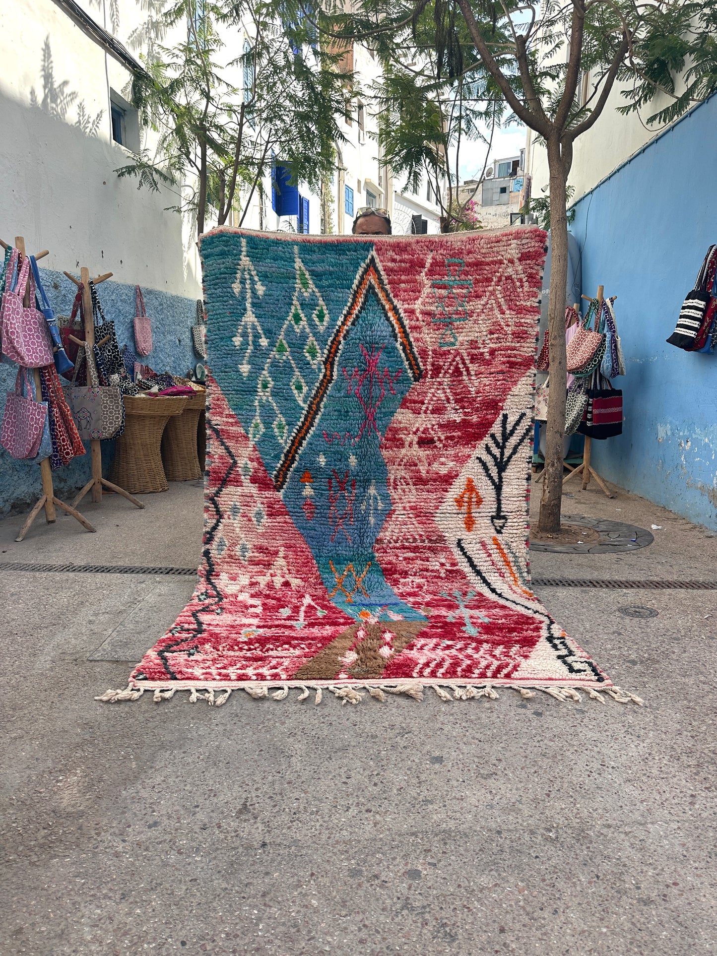 Handmade Azilal Rug, size 250 x 150 cm || 8.2 x 4.92 ft