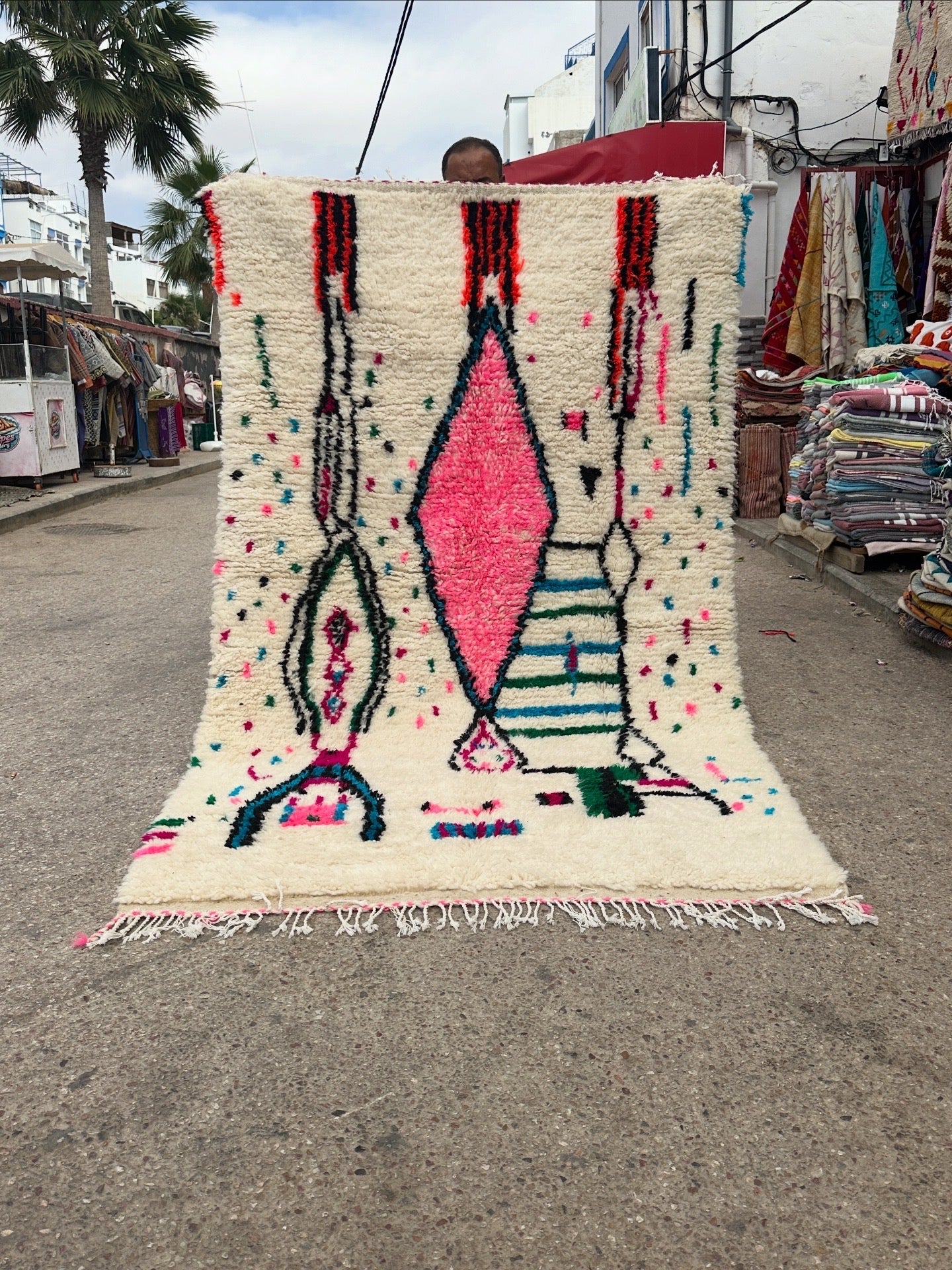 Handmade Azilal Rug, size 250 x 150 cm || 8.2 x 4.92 ft
