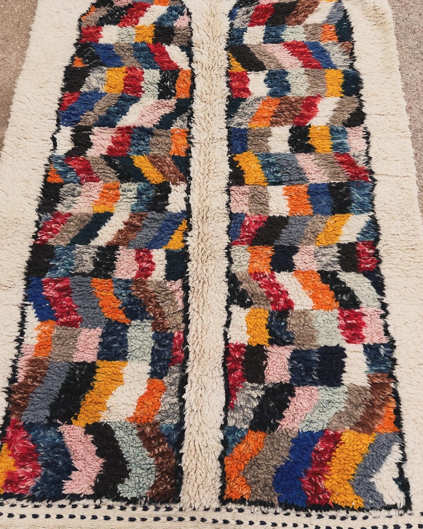 Beni Ouarain Rug size 250 x 150 cm || 8.2 x 4.92 ft