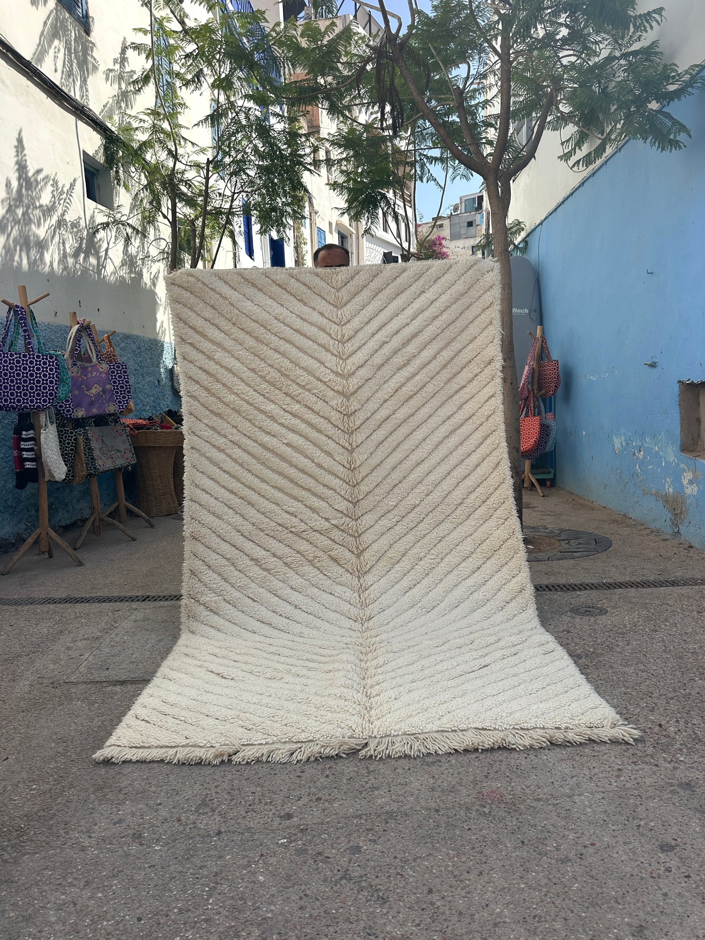 Handmade Beni Ouarain, size 250 x 150 cm || 8.2 x 4.92 ft