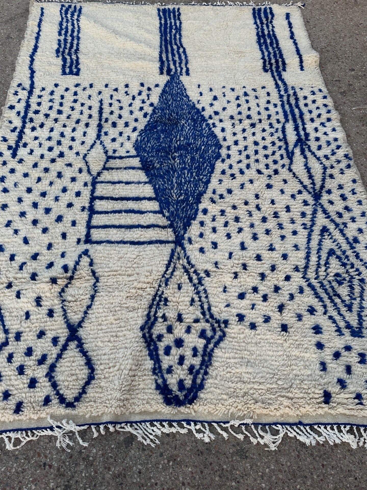 Handmade Azilal Rug, size 300 x 200 cm || 9.84 x 6.56 ft