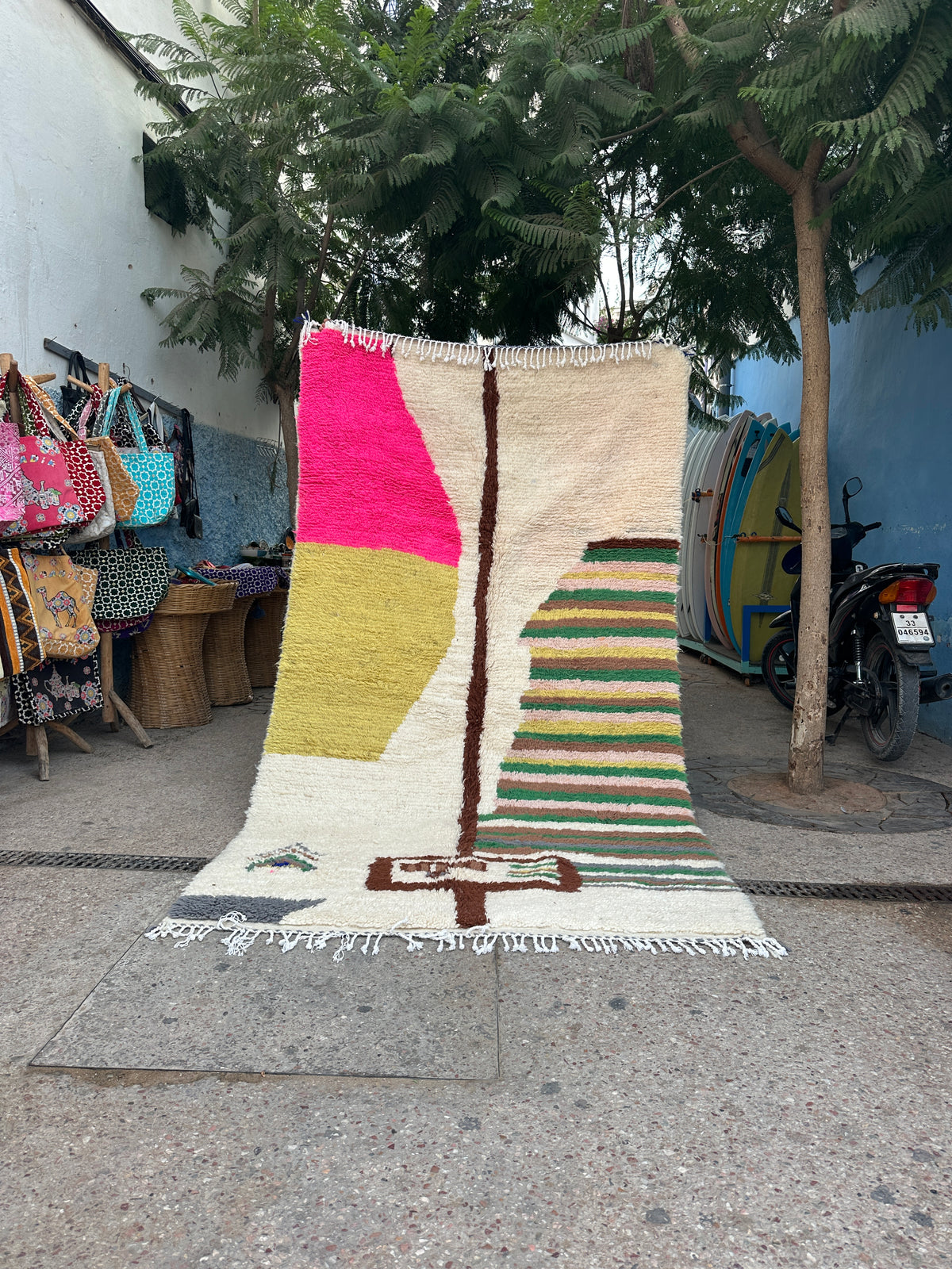 Handmade Azilal Rug, size 250 x 150 cm || 8.2 x 4.92 ft