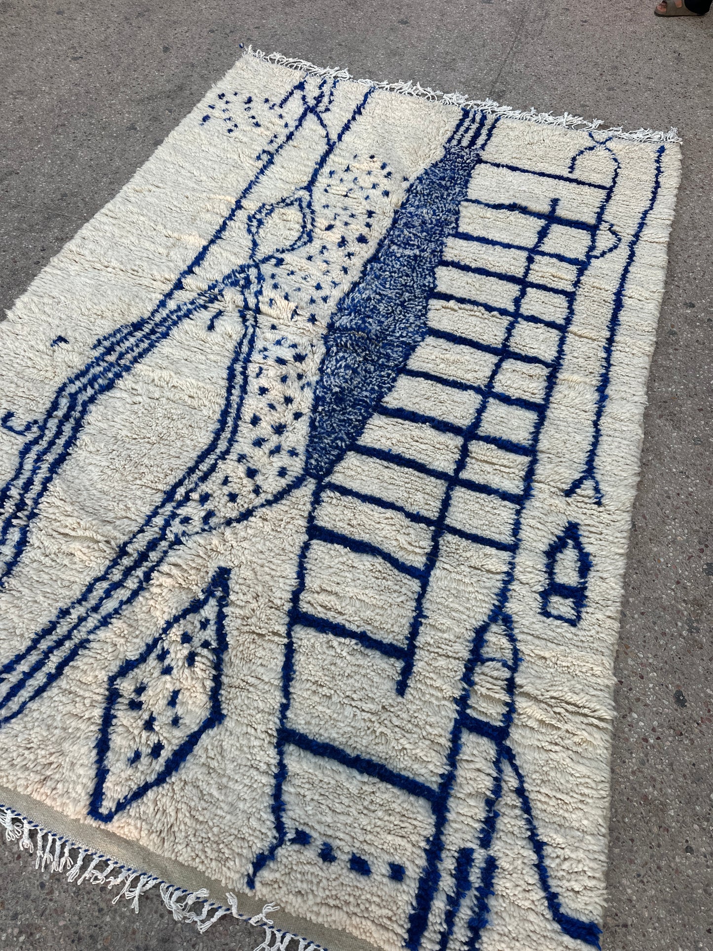 Handmade Azilal Rug, size 300 x 200 cm || 9.84 x 6.56 ft
