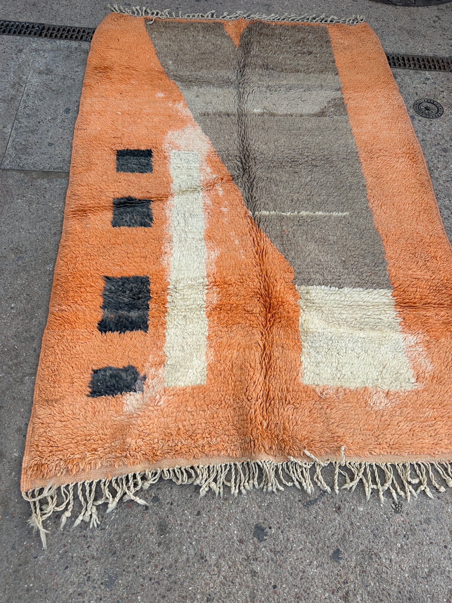 Handmade Azilal Rug, size 250 x 150 cm || 8.2 x 4.92 ft