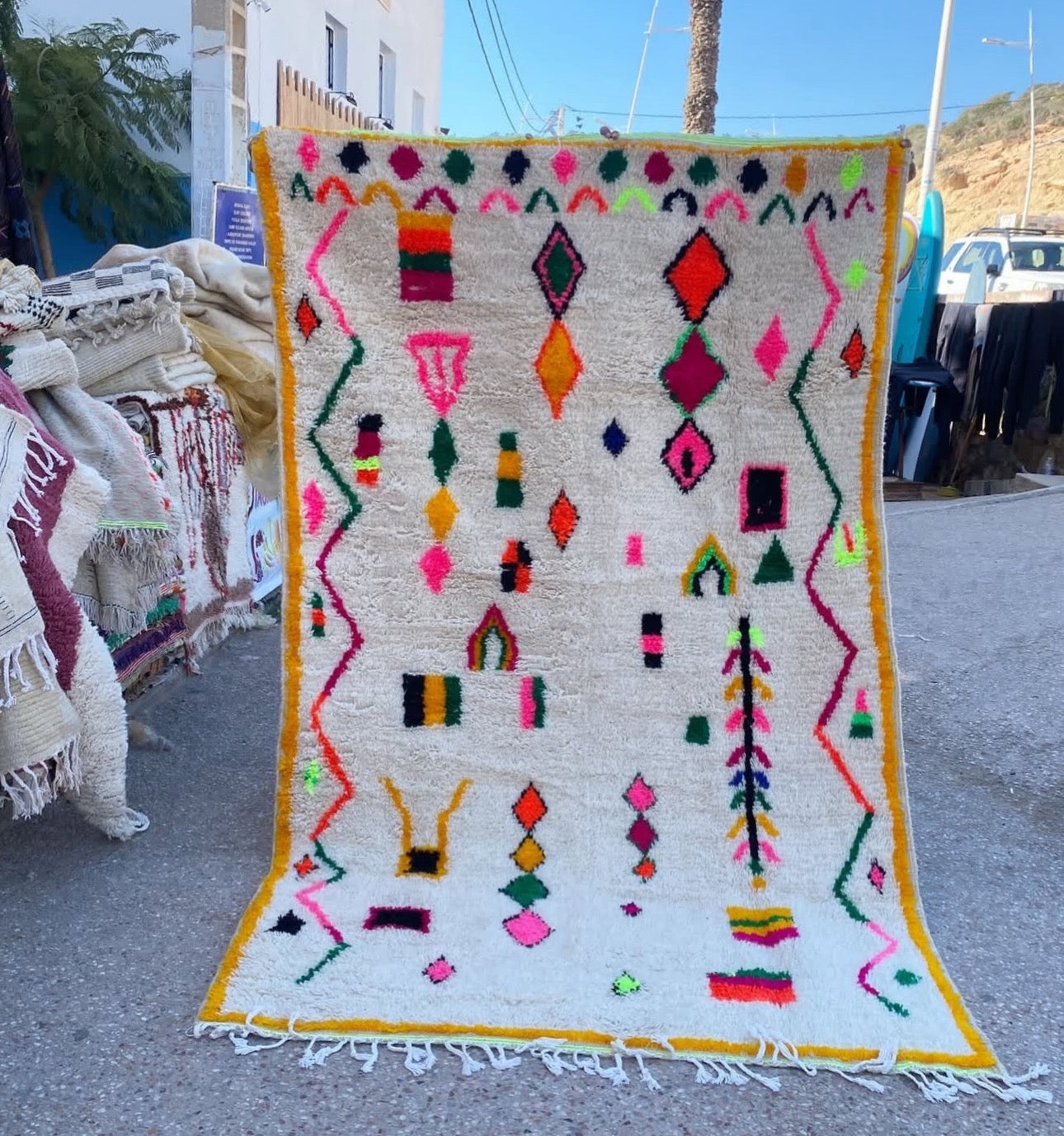 Handmade Azilal Rug, size 250 x 150 cm || 8.2 x 4.92 ft