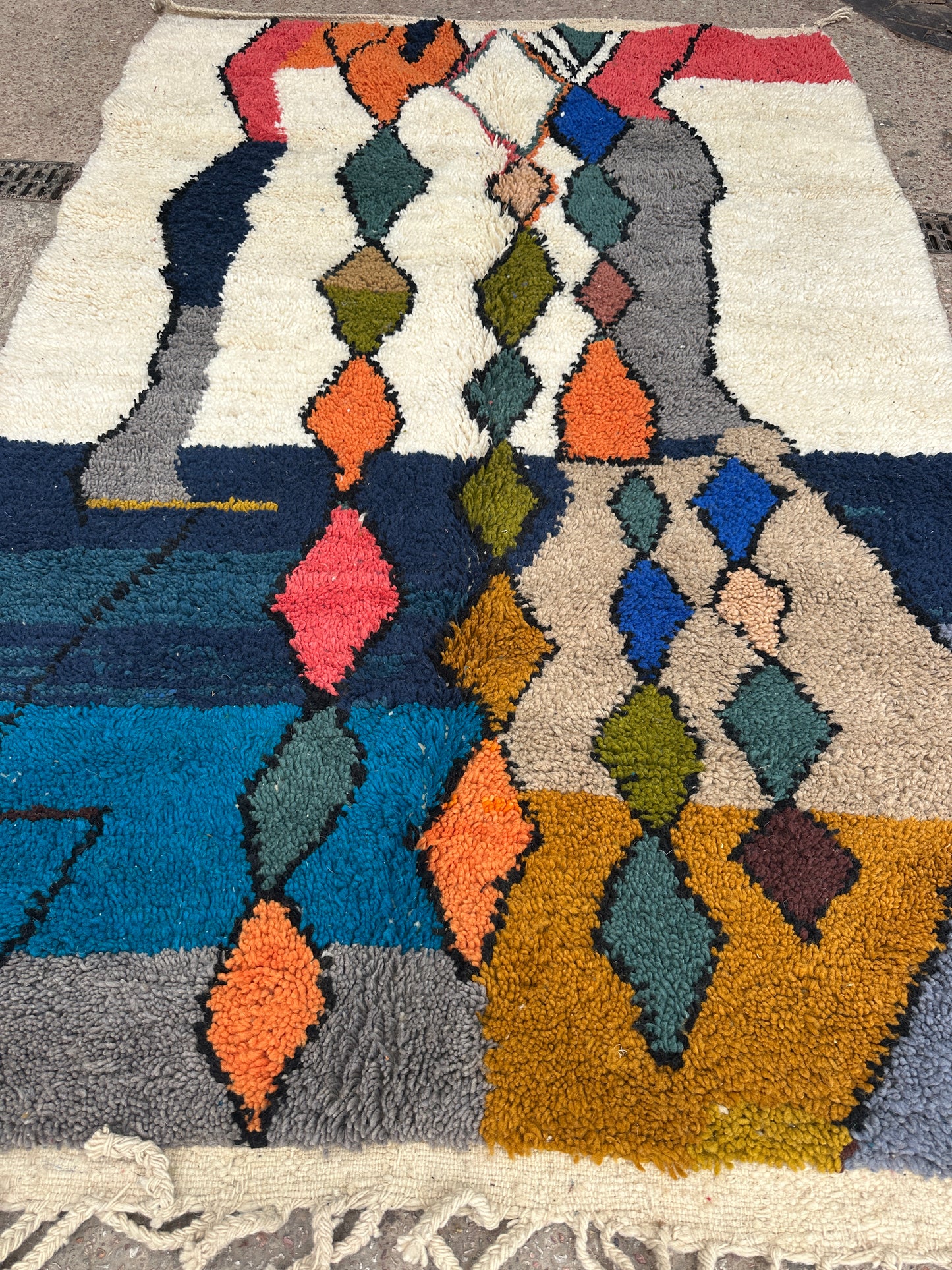 Handmade Beni Ouarain, size 250 x 150 cm || 8.2 x 4.92 ft