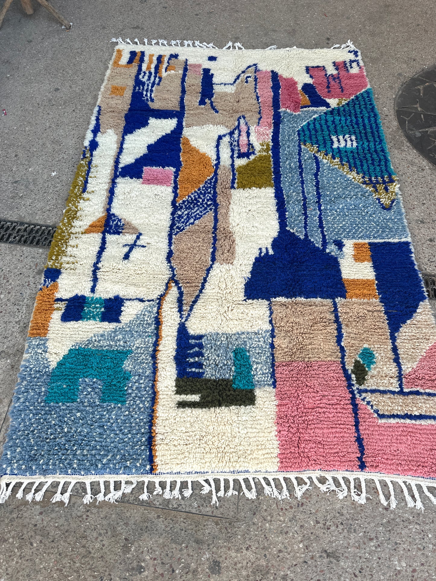 Handmade Beni Ouarain, size 250 x 150 cm || 8.2 x 4.92 ft