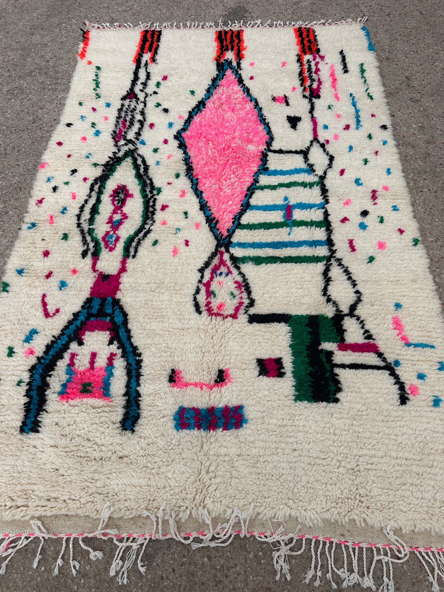 Handmade Azilal Rug, size 250 x 150 cm || 8.2 x 4.92 ft
