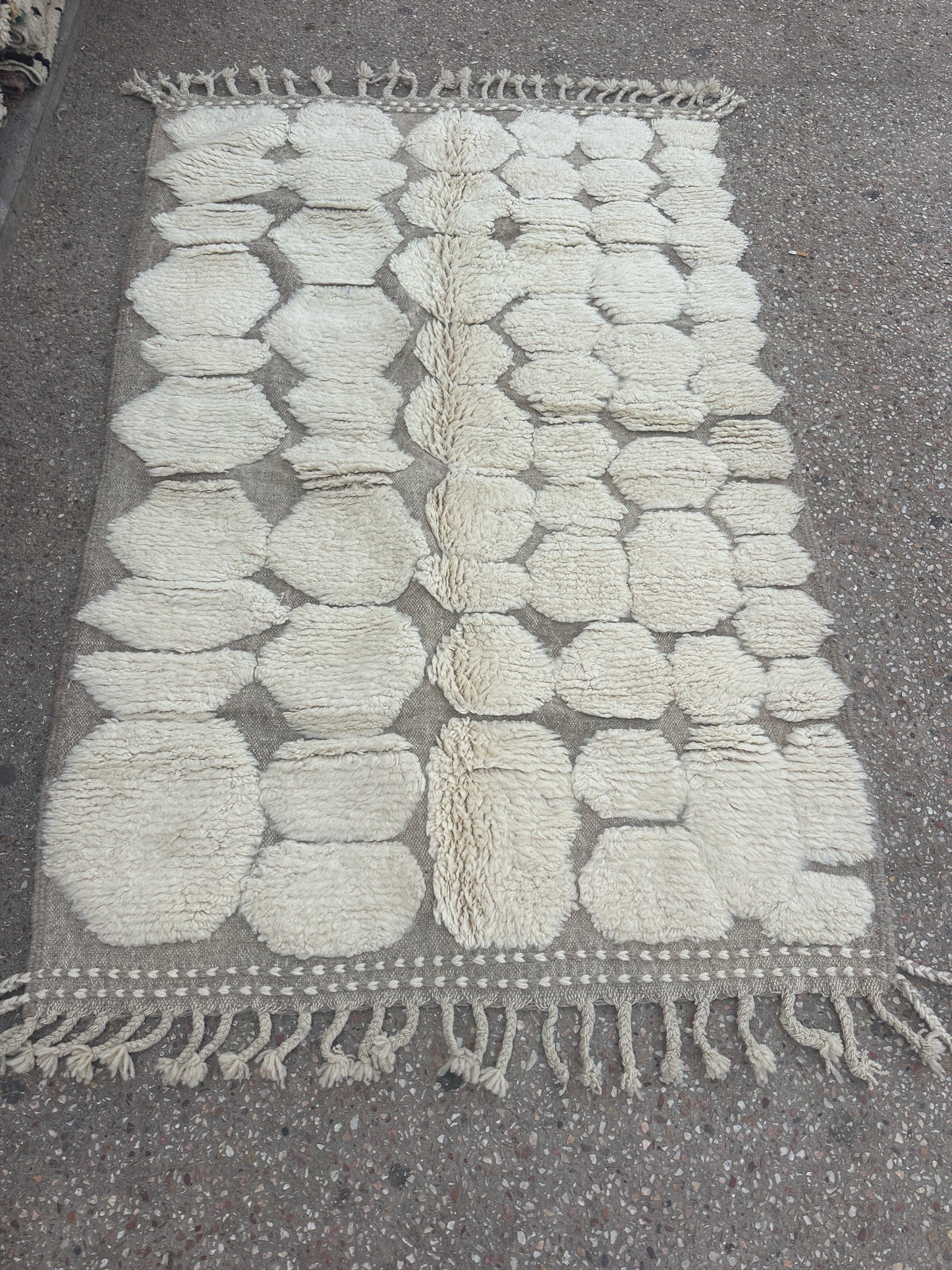 Beni Ouarain Rug size 250 x 150 cm || 8.2 x 4.92 ft