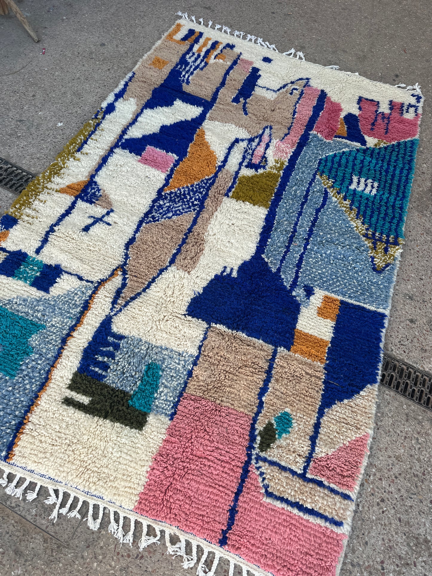 Handmade Beni Ouarain, size 250 x 150 cm || 8.2 x 4.92 ft