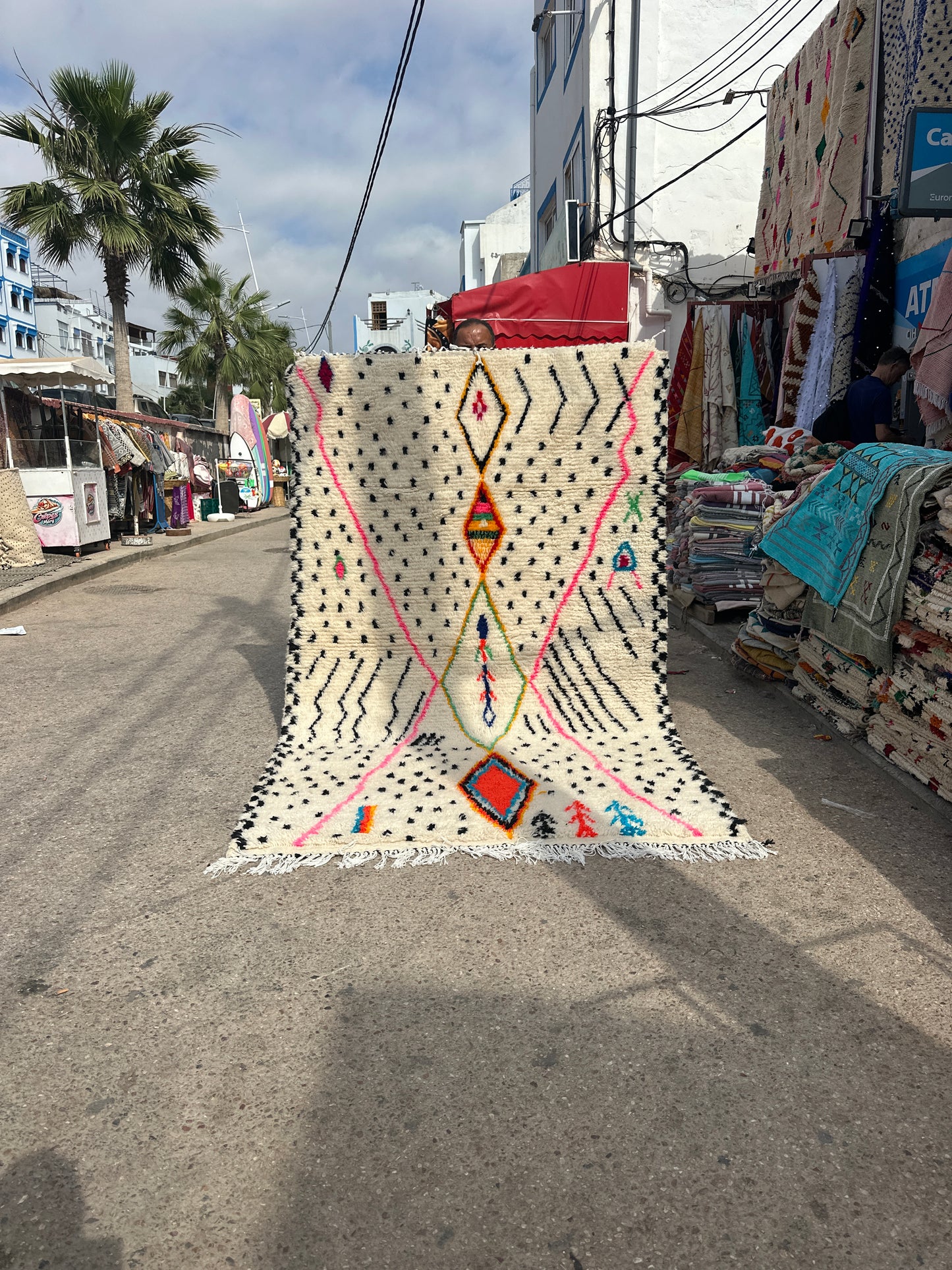 Handmade Azilal Rug, size 250 x 150 cm || 8.2 x 4.92 ft