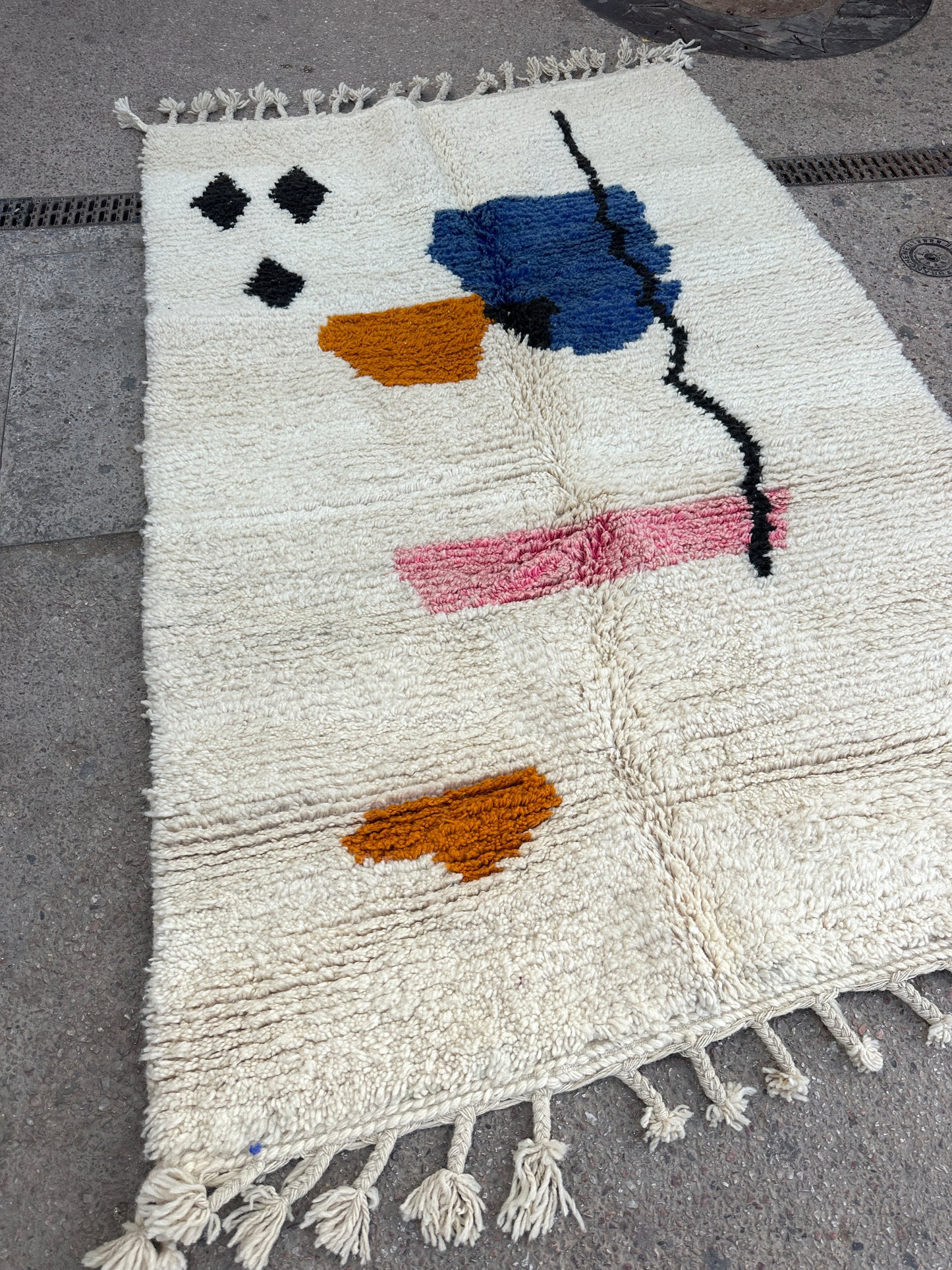 Handmade Beni Ouarain, size 250 x 150 cm || 8.2 x 4.92 ft