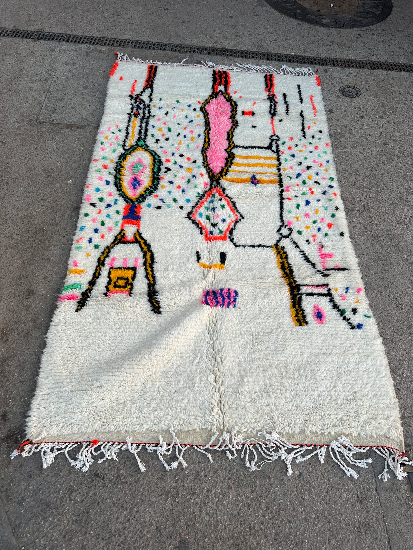 Handmade Azilal Rug, size 250 x 150 cm || 8.2 x 4.92 ft
