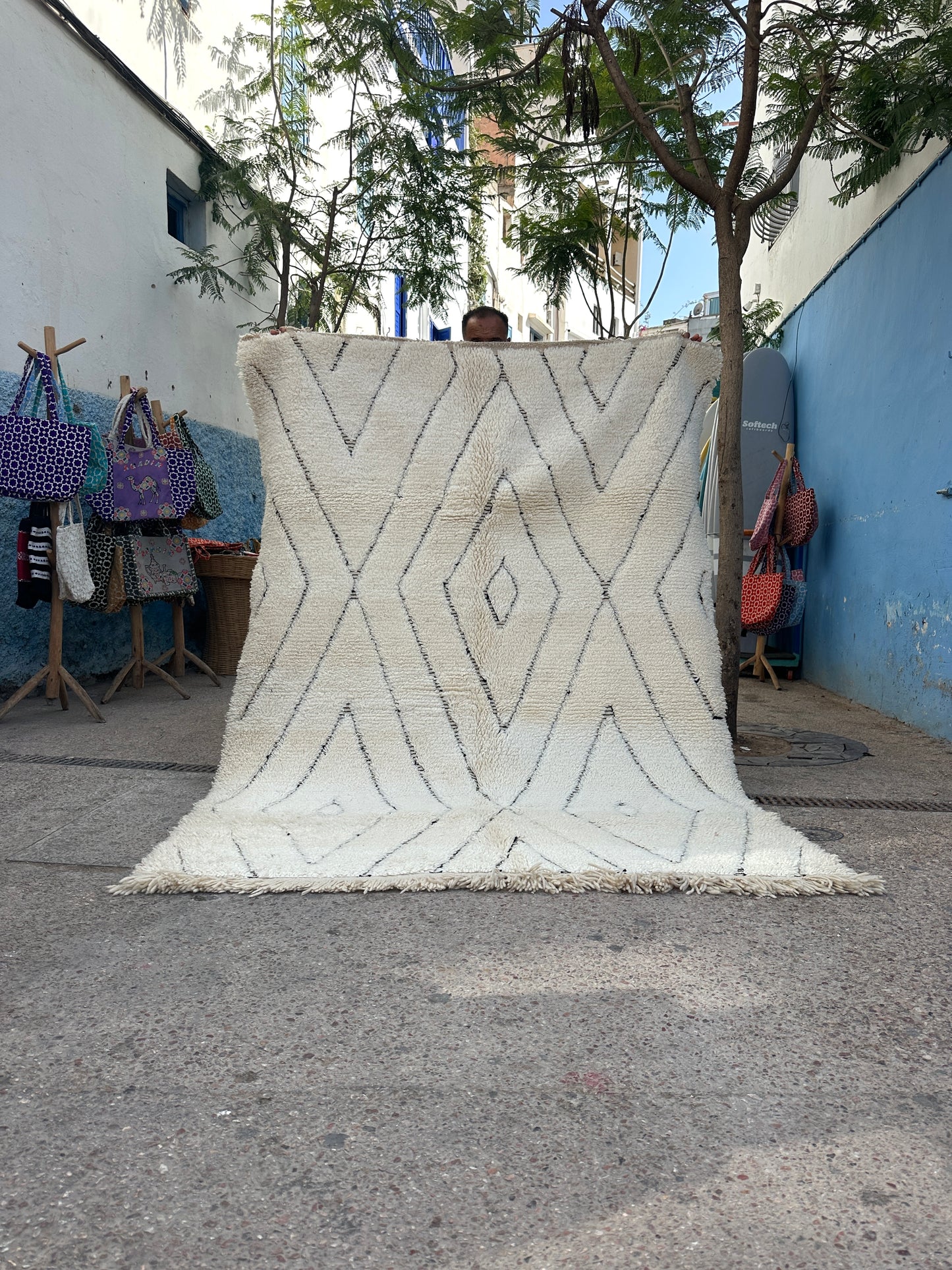 Handmade Beni Ouarain, size 250 x 150 cm || 8.2 x 4.92 ft