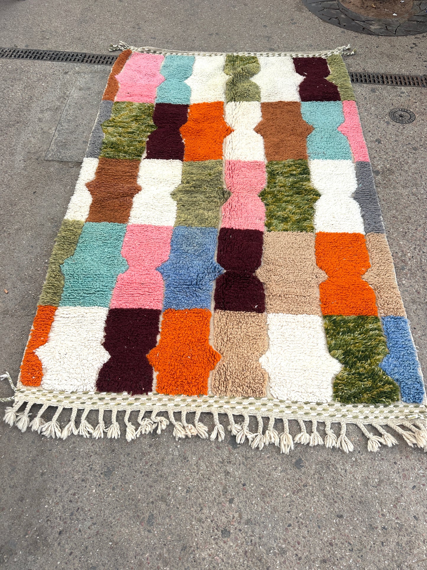 Handmade Beni Ouarain, size 250 x 150 cm || 8.2 x 4.92 ft
