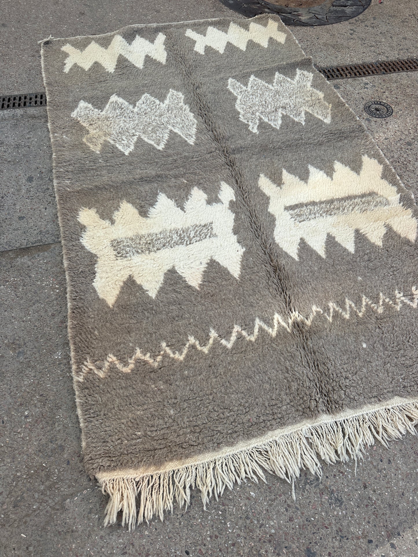 Handmade Beni Ouarain, size 250 x 150 cm || 8.2 x 4.92 ft