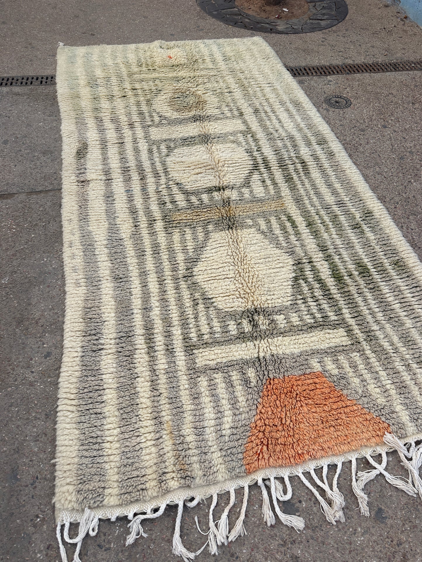 Handmade Beni Ouarain, size 250 x 150 cm || 8.2 x 4.92 ft