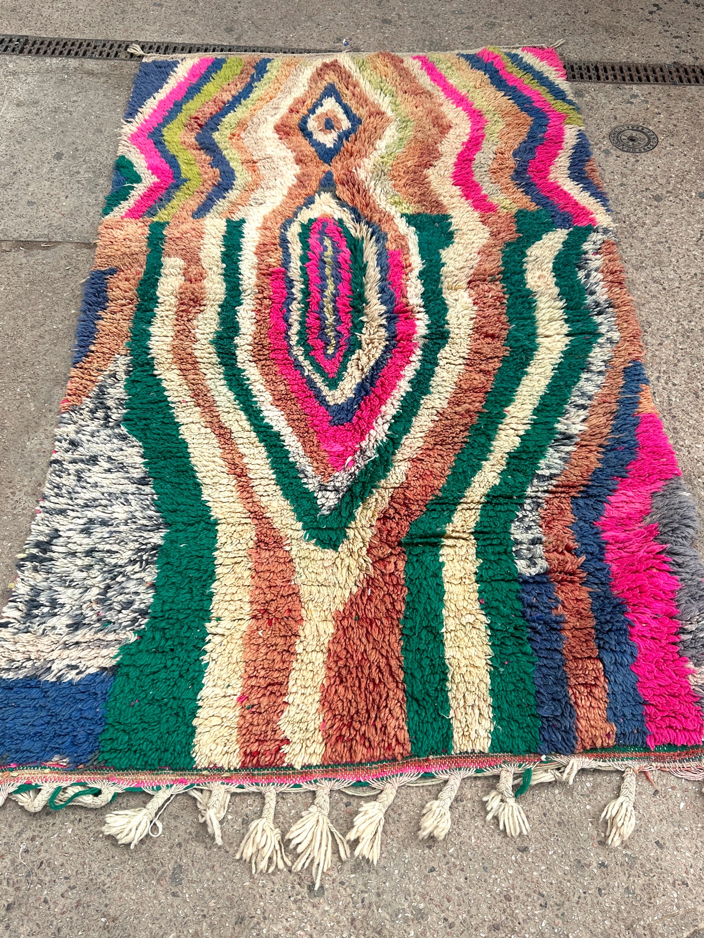 Handmade Beni Ouarain, size 250 x 150 cm || 8.2 x 4.92 ft