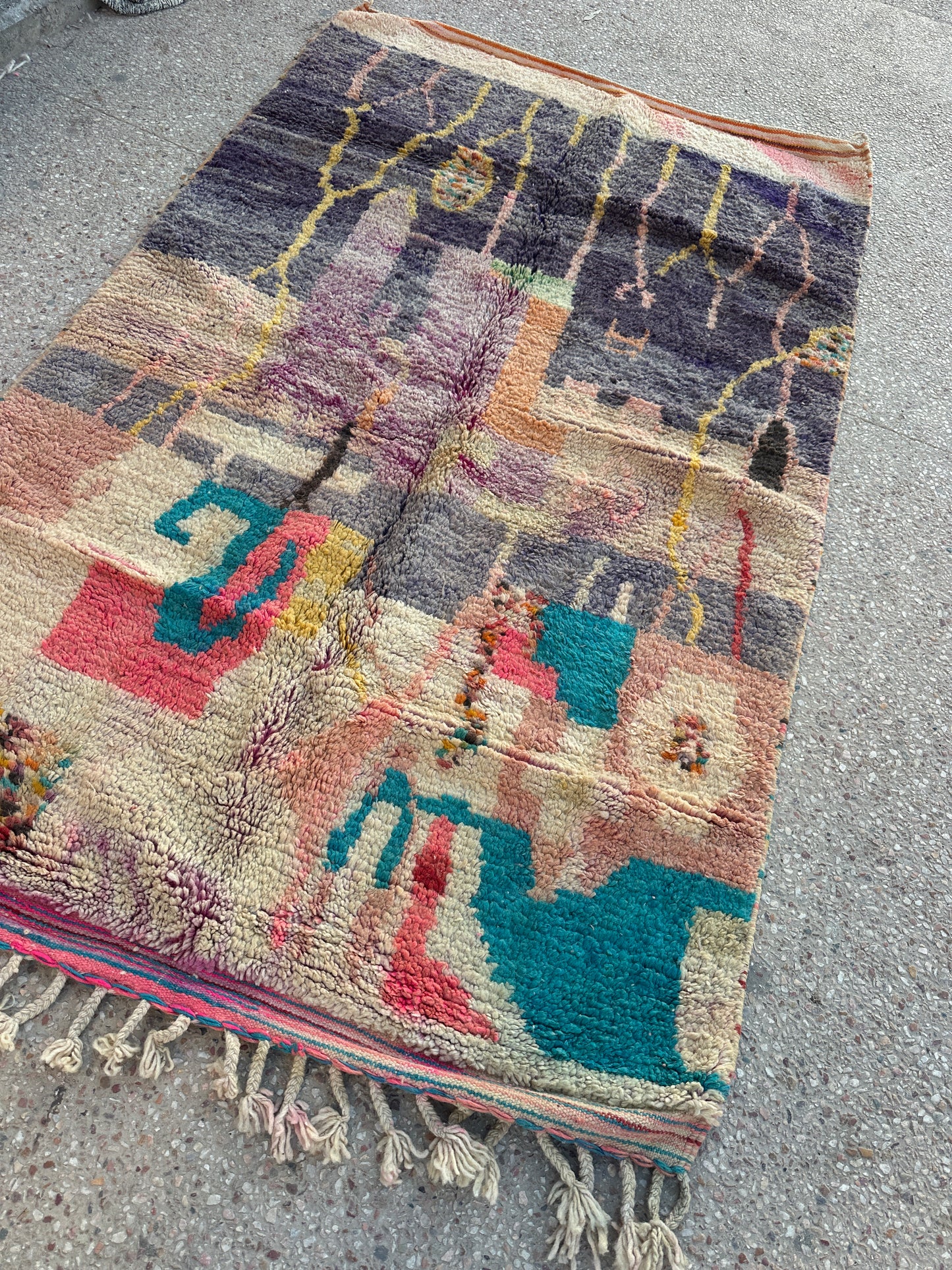 Handmade Azilal Rug, size 250 x 150 cm || 8.2 x 4.92 ft