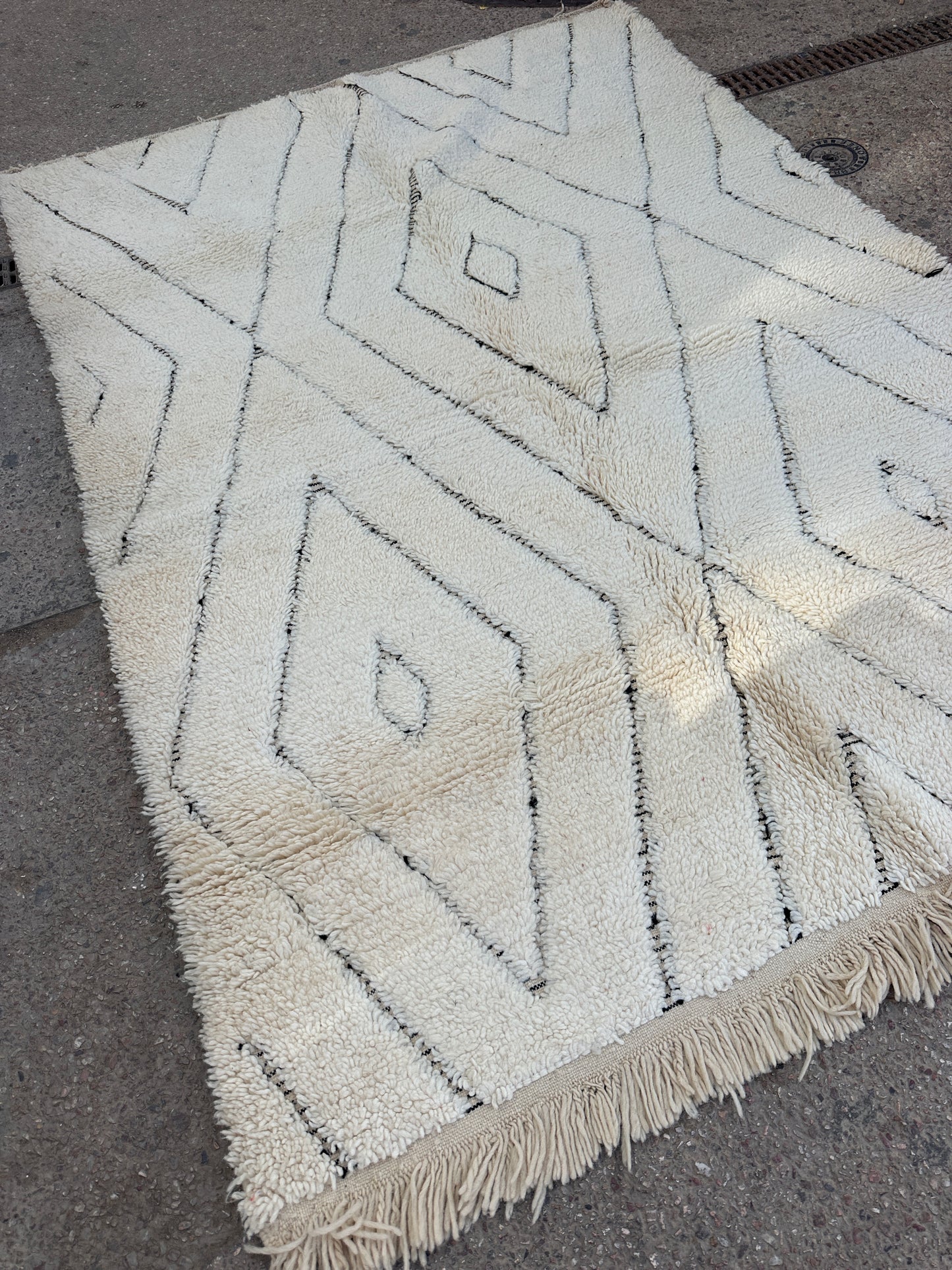 Handmade Beni Ouarain, size 250 x 150 cm || 8.2 x 4.92 ft