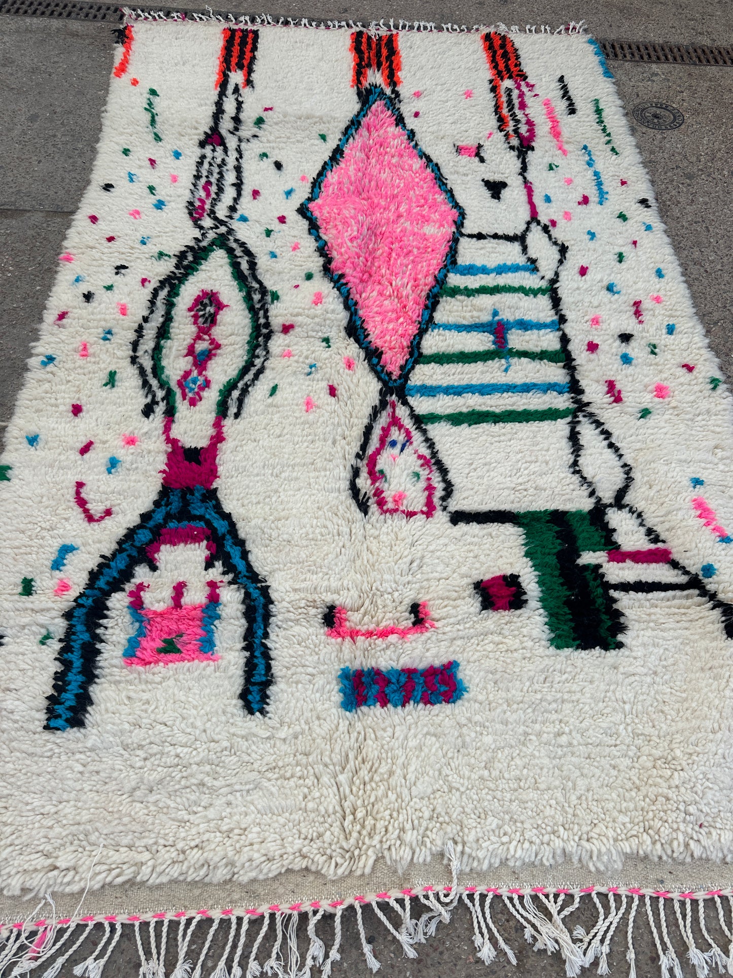 Handmade Azilal Rug, size 250 x 150 cm || 8.2 x 4.92 ft