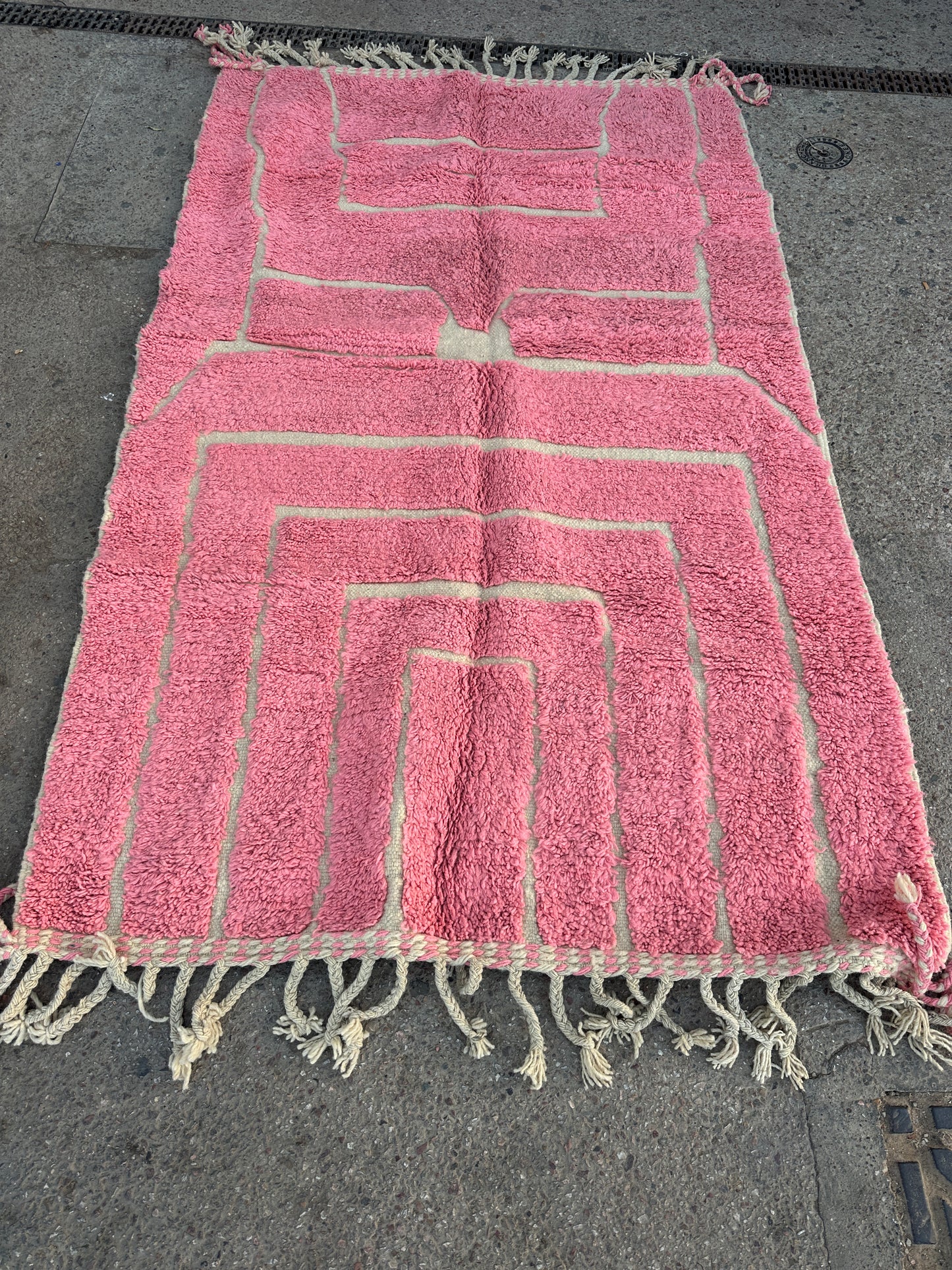 Handmade Beni Ouarain, size 250 x 150 cm || 8.2 x 4.92 ft