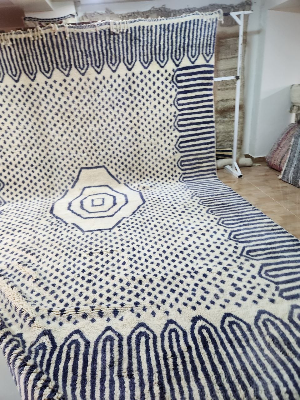 Mrirt Rug size 400 x 300 cm (13.12 x 9.84 ft)