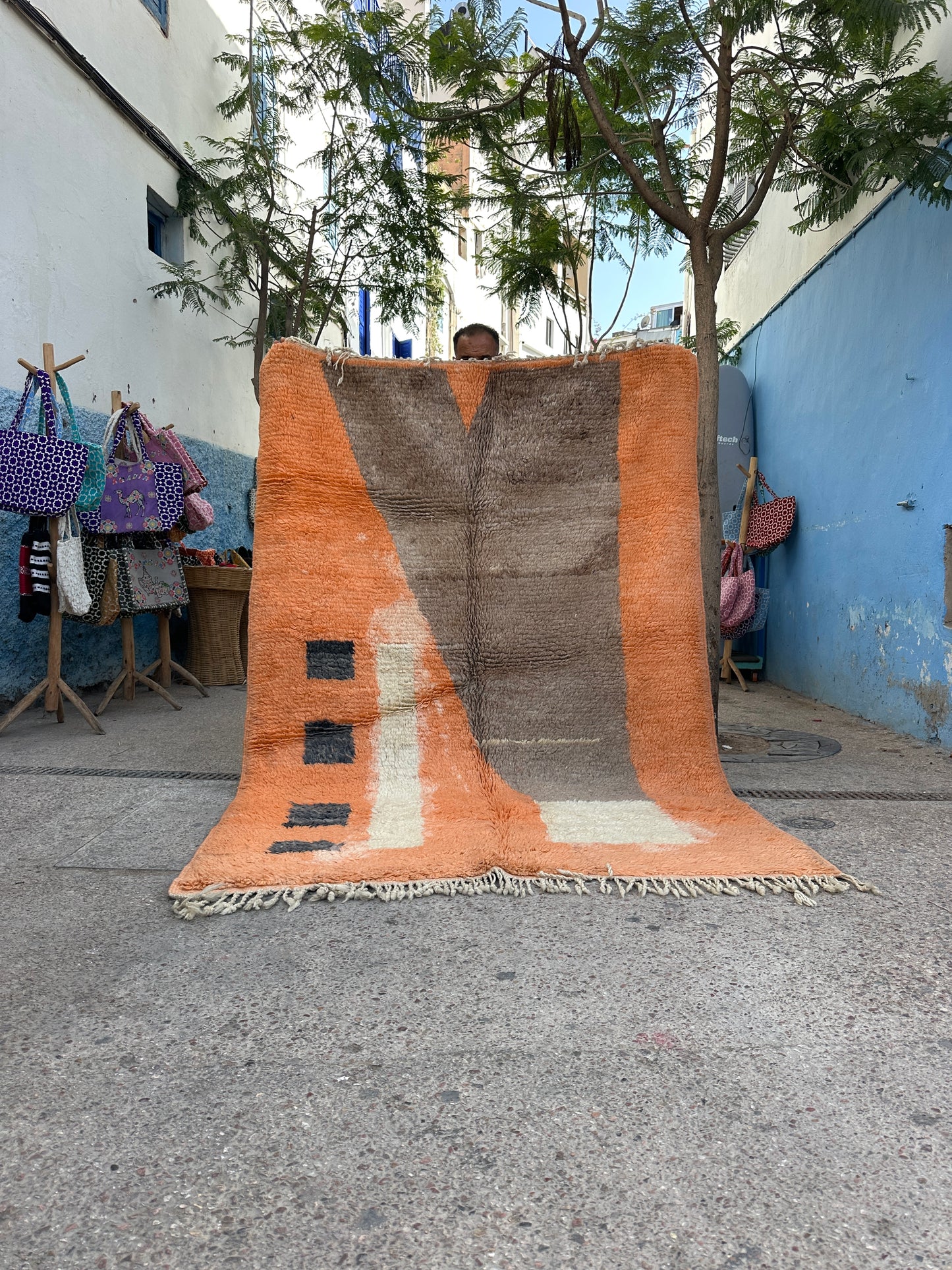 Handmade Azilal Rug, size 250 x 150 cm || 8.2 x 4.92 ft