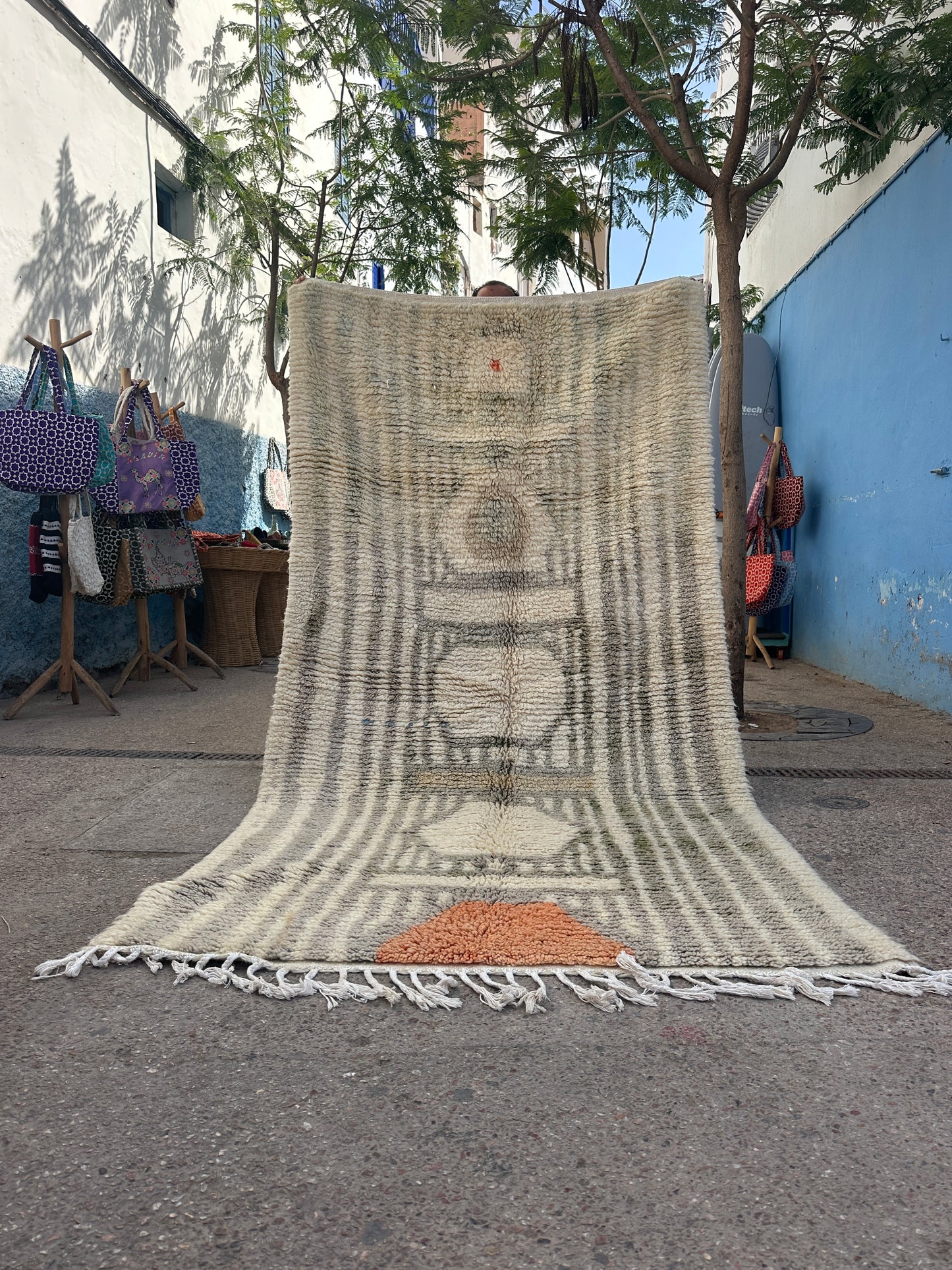 Handmade Beni Ouarain, size 250 x 150 cm || 8.2 x 4.92 ft