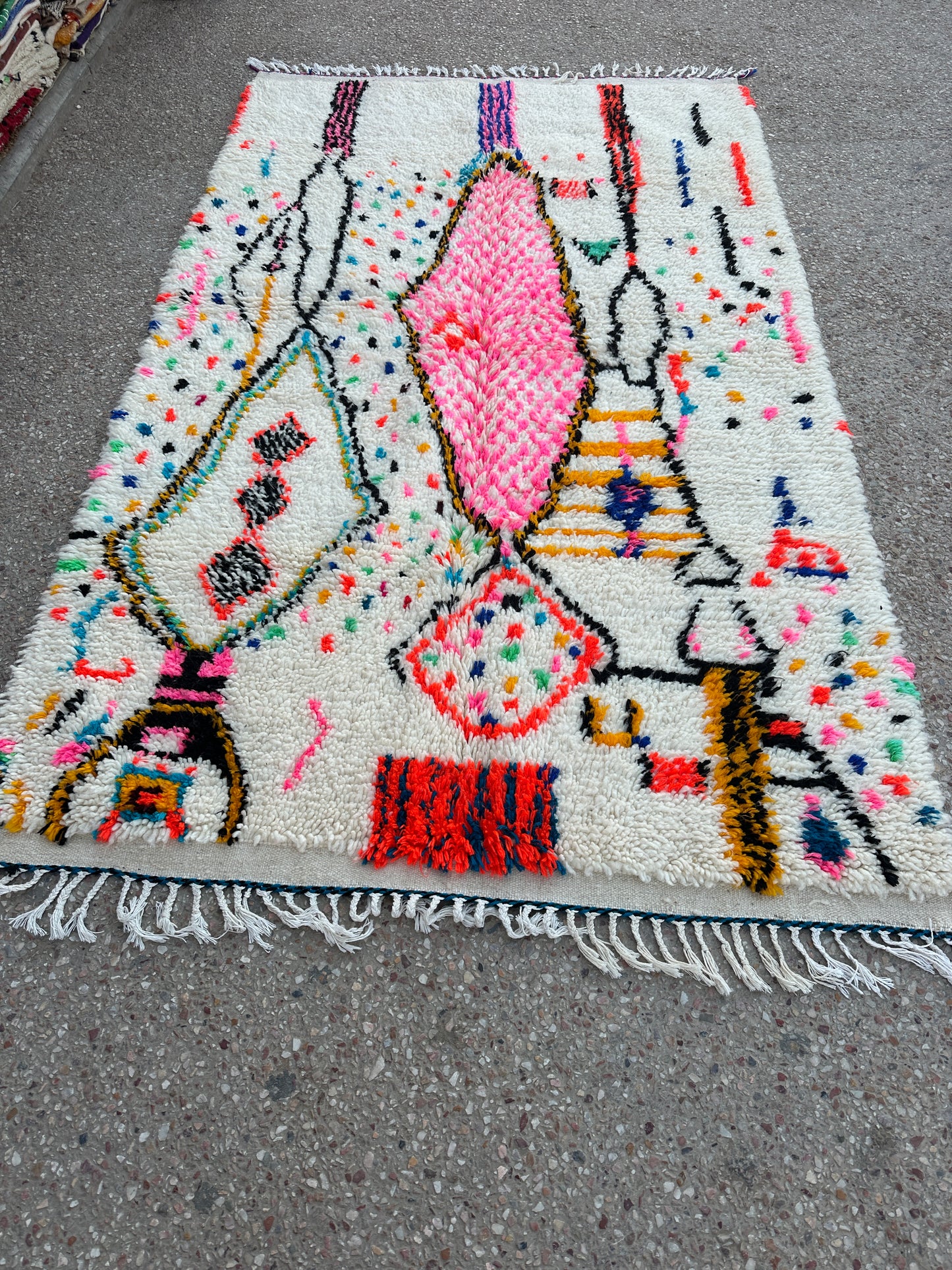 Handmade Azilal Rug, size 250 x 150 cm || 8.2 x 4.92 ft