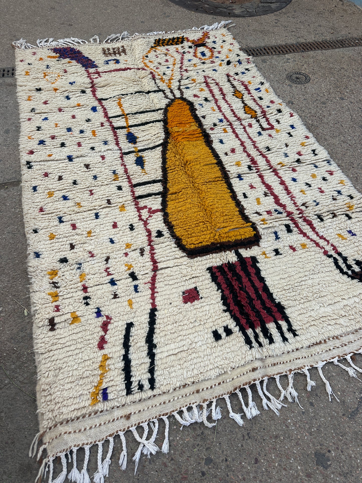 Handmade Azilal Rug, size 250 x 150 cm || 8.2 x 4.92 ft