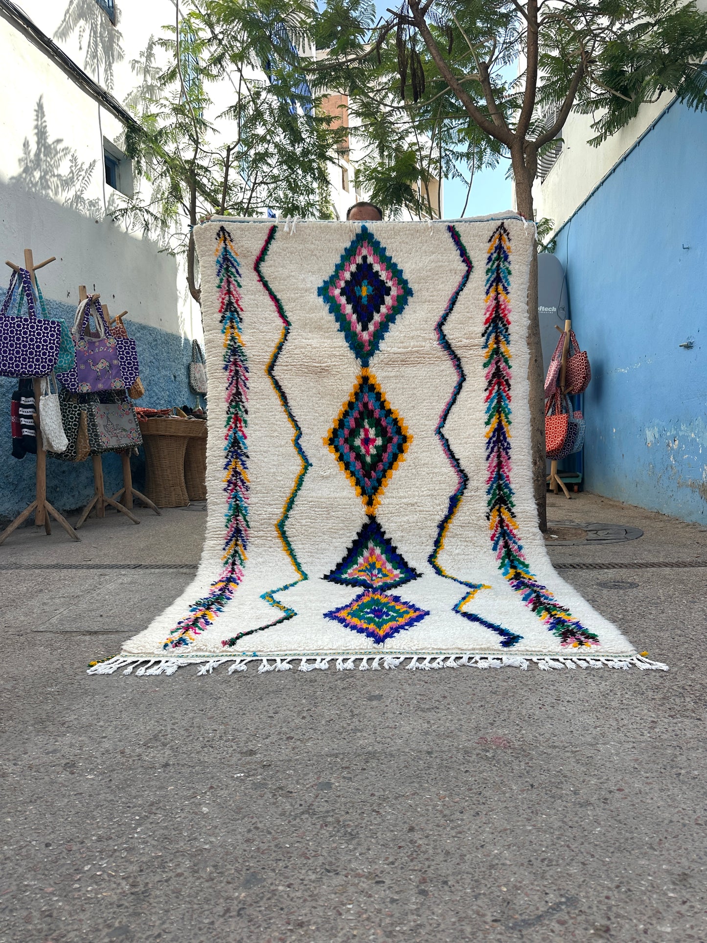 Handmade Azilal Rug, size 250 x 150 cm || 8.2 x 4.92 ft