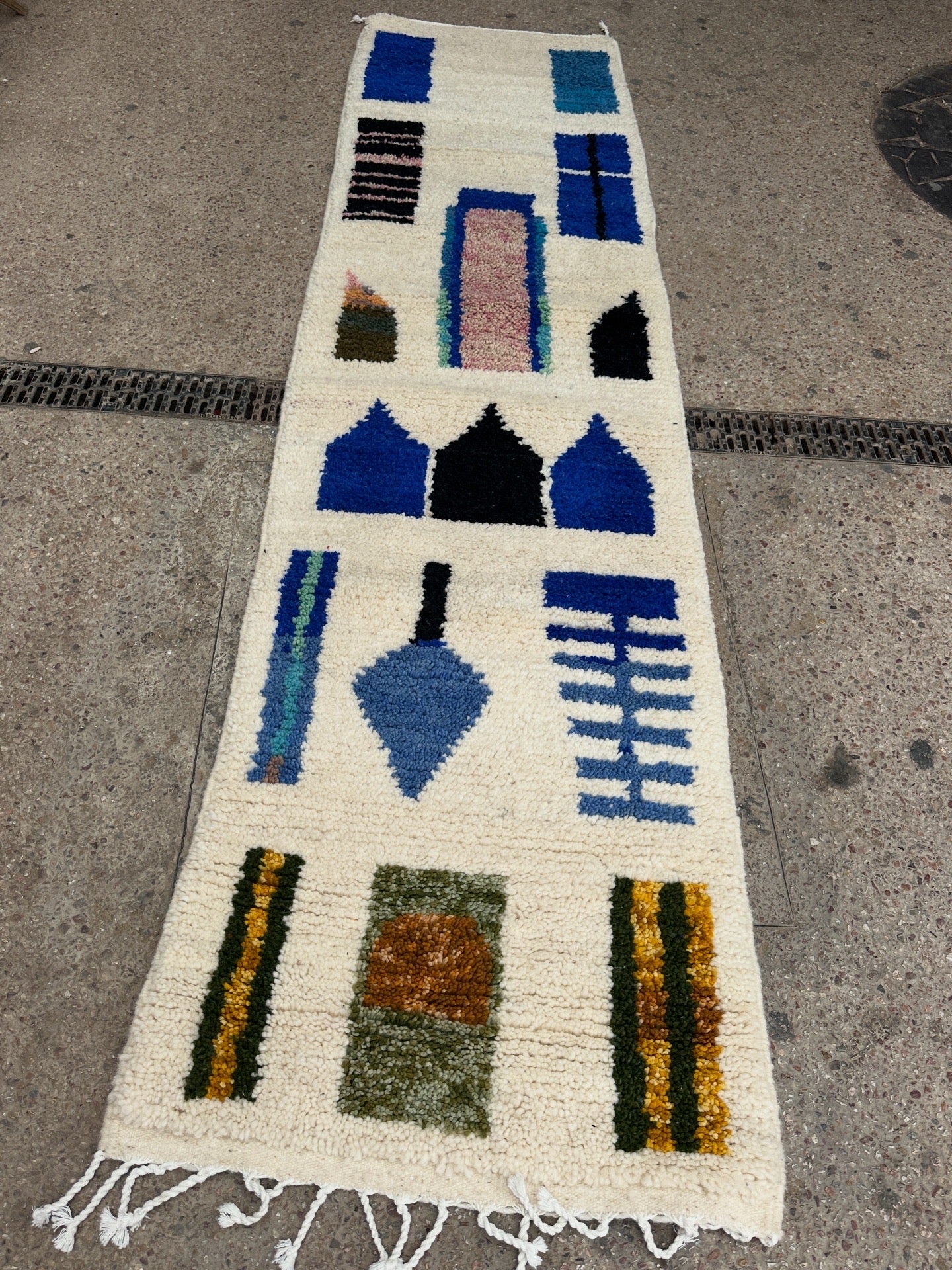 Handmade beni ourain Rug, size 300 x 76 cm