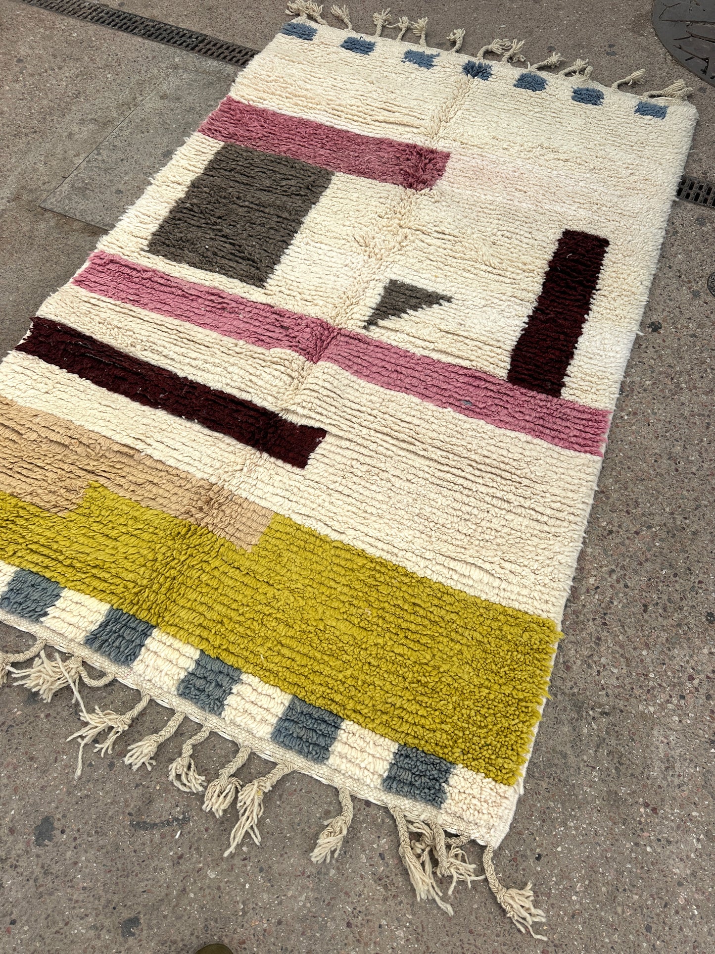 Handmade Beni Ouarain, size 250 x 150 cm || 8.2 x 4.92 ft