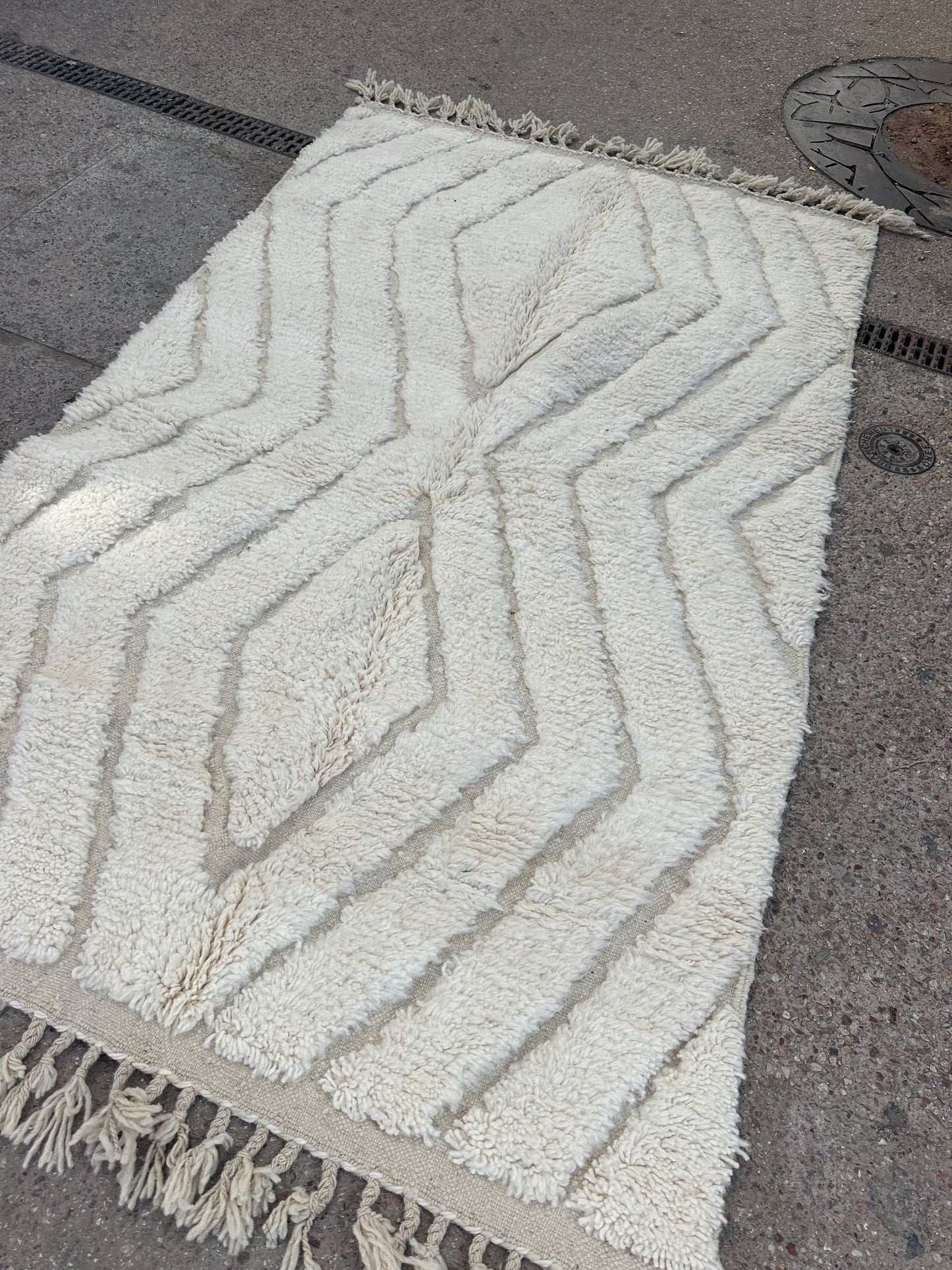 Handmade Beni Ouarain, size 250 x 150 cm || 8.2 x 4.92 ft